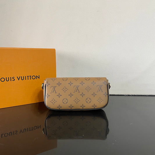 Louis Vuitton Wallet On Chain Ivy Bag Iconic Monogram Design Luxury Crossbody Accessory