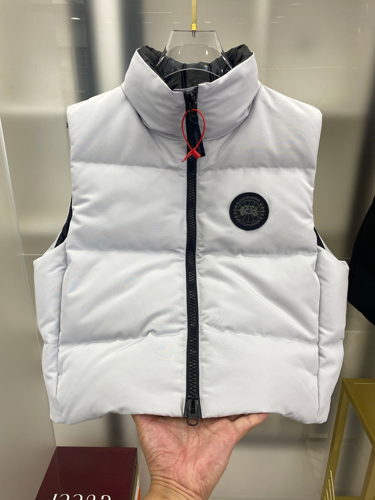 Women's White Canada Goose Style Down Vest: Timeless Warmth And Style