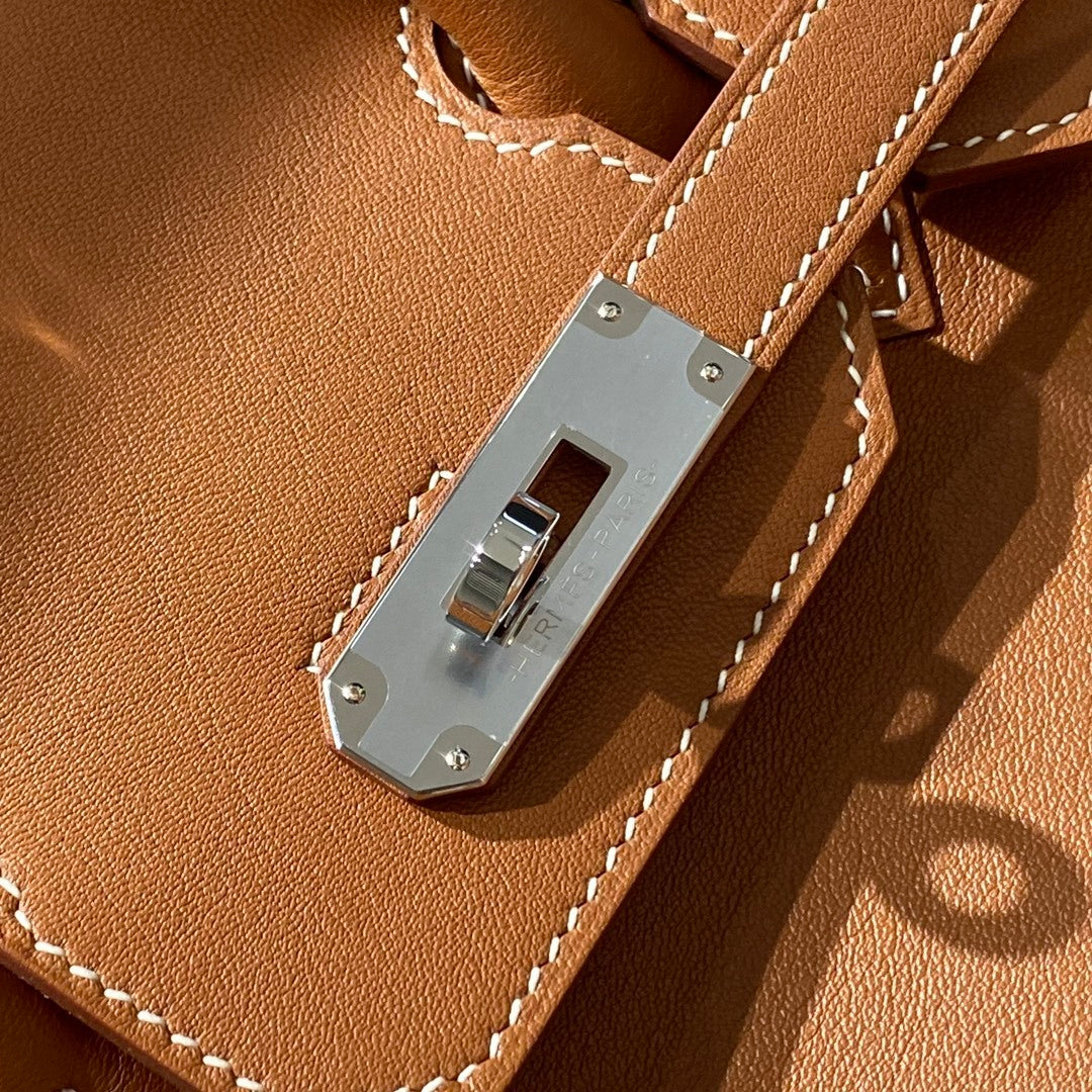 Timeless Hermès Birkin Bag in Classic Brown Leather with Silver Hardware 169