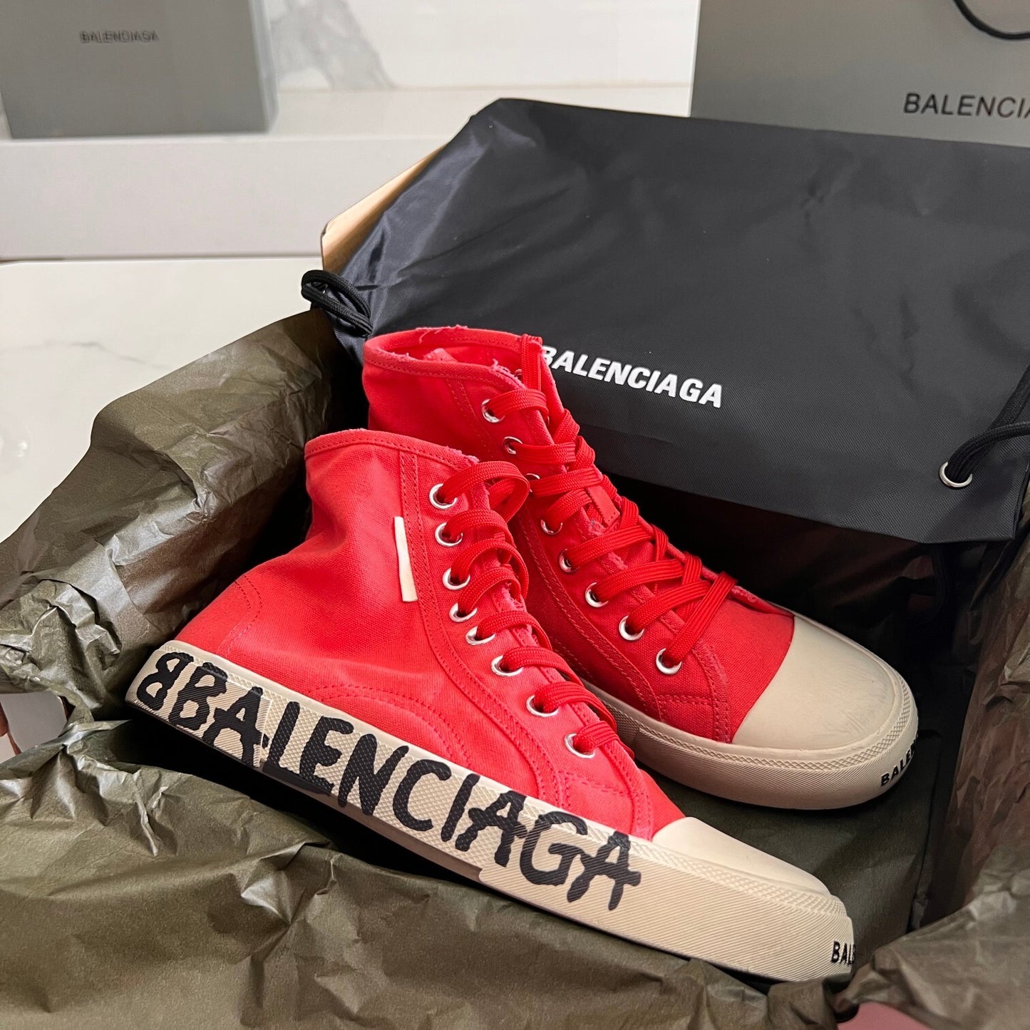 Balenciaga Unisex Red High-Top Canvas Sneakers with Brand Logo Sole for Luxury Street Fashion
