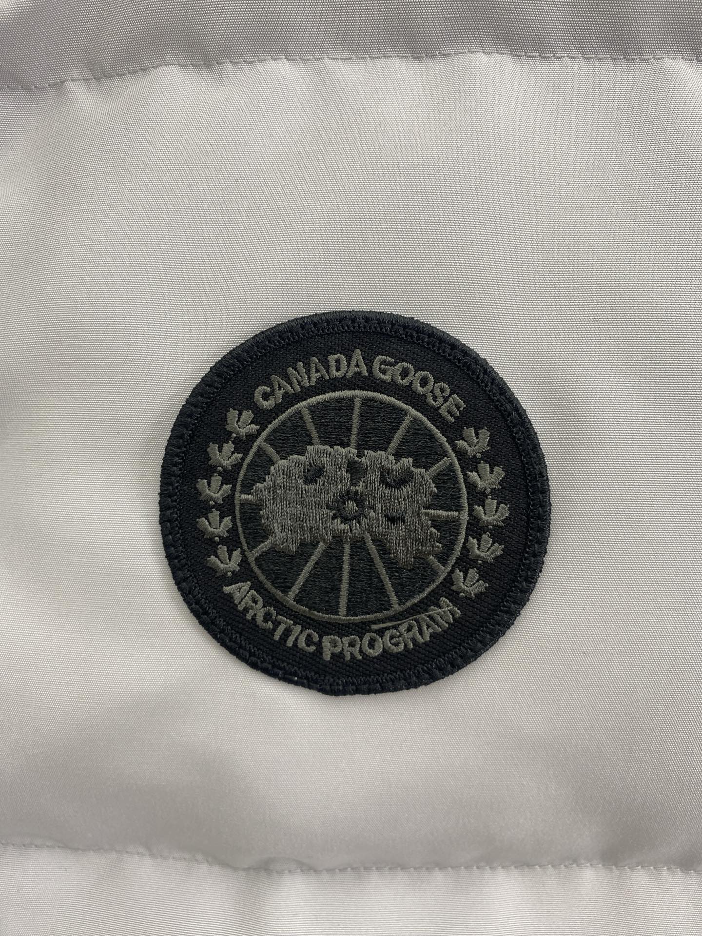 Women's White Canada Goose Style Down Vest: Timeless Warmth And Style