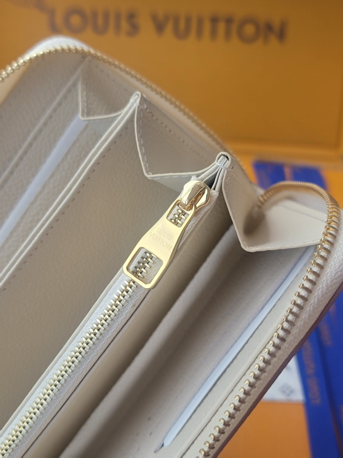 Elegant Louis Vuitton White Leather Wallet With Pink Monogram Embossing For Sophisticated Style M13644