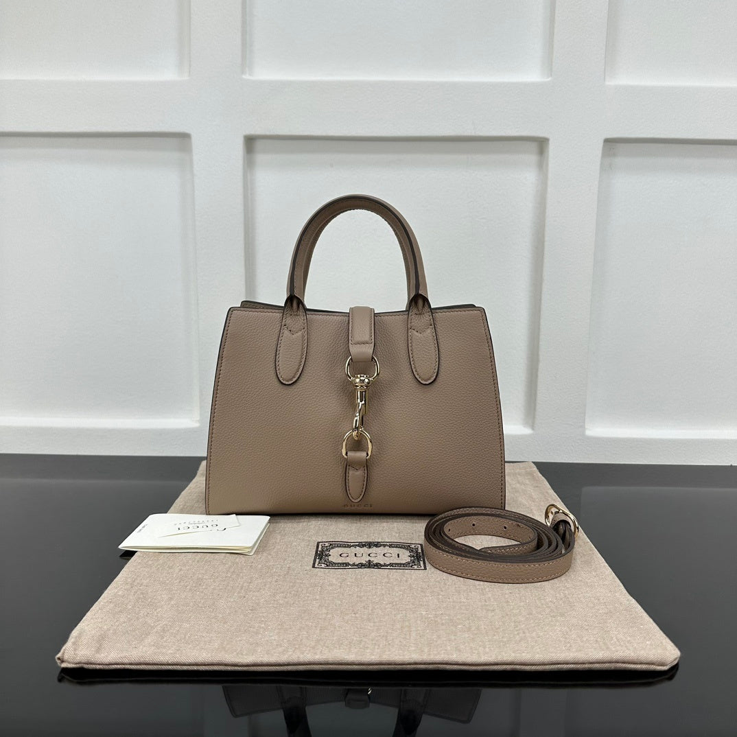 Gucci White Pebbled Leather Top Handle Bag With Silver Tone Hardware And Detachable Strap 795349