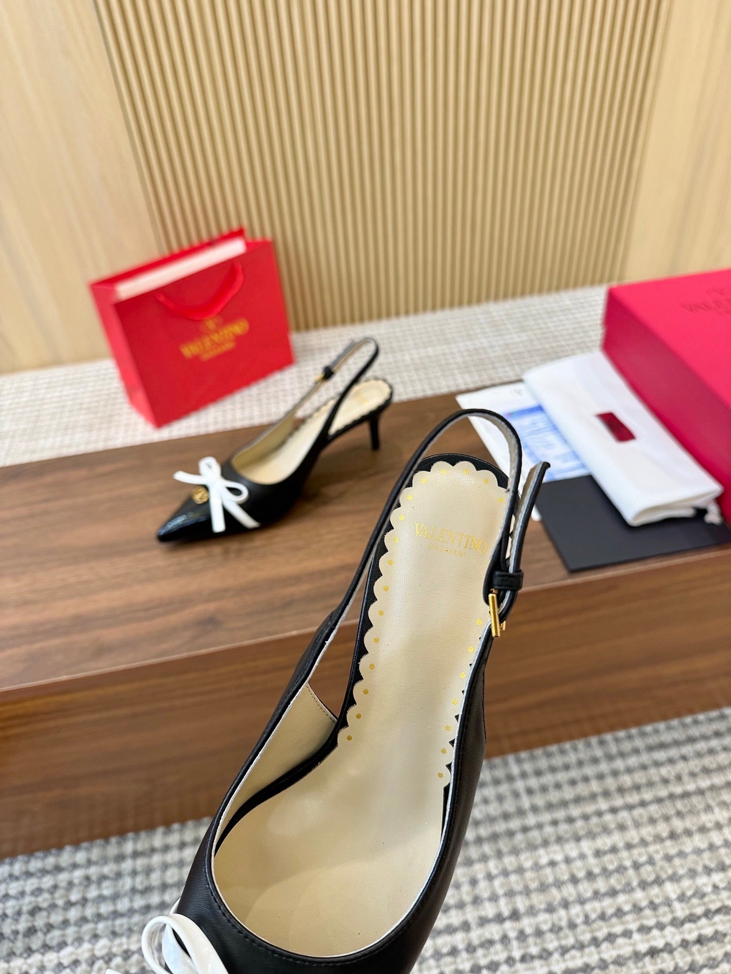 Valentino Women's Pointed Toe Bow High Heels Luxury Patent Leather Pumps