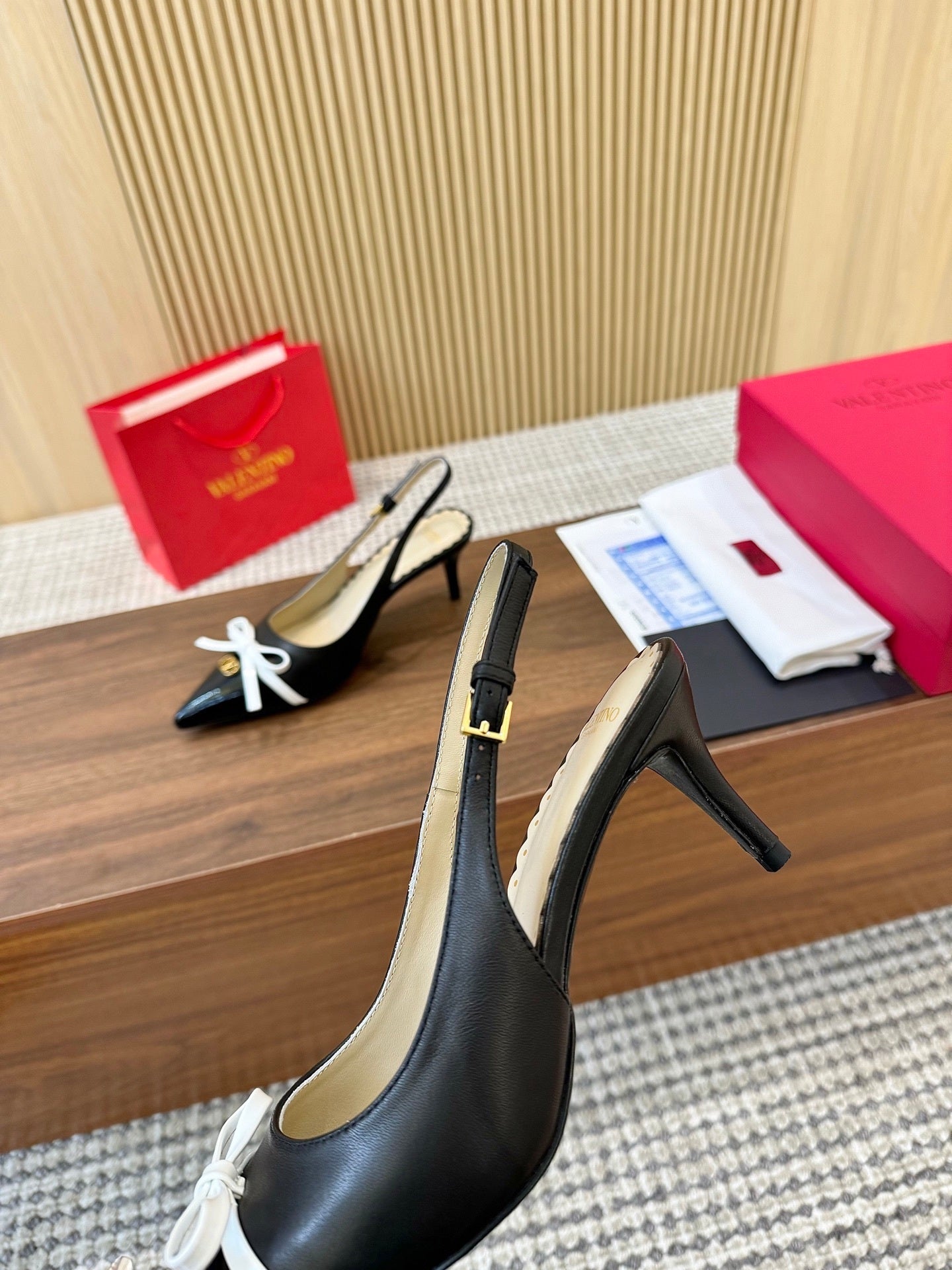 Valentino Women's Pointed Toe Bow High Heels Luxury Patent Leather Pumps