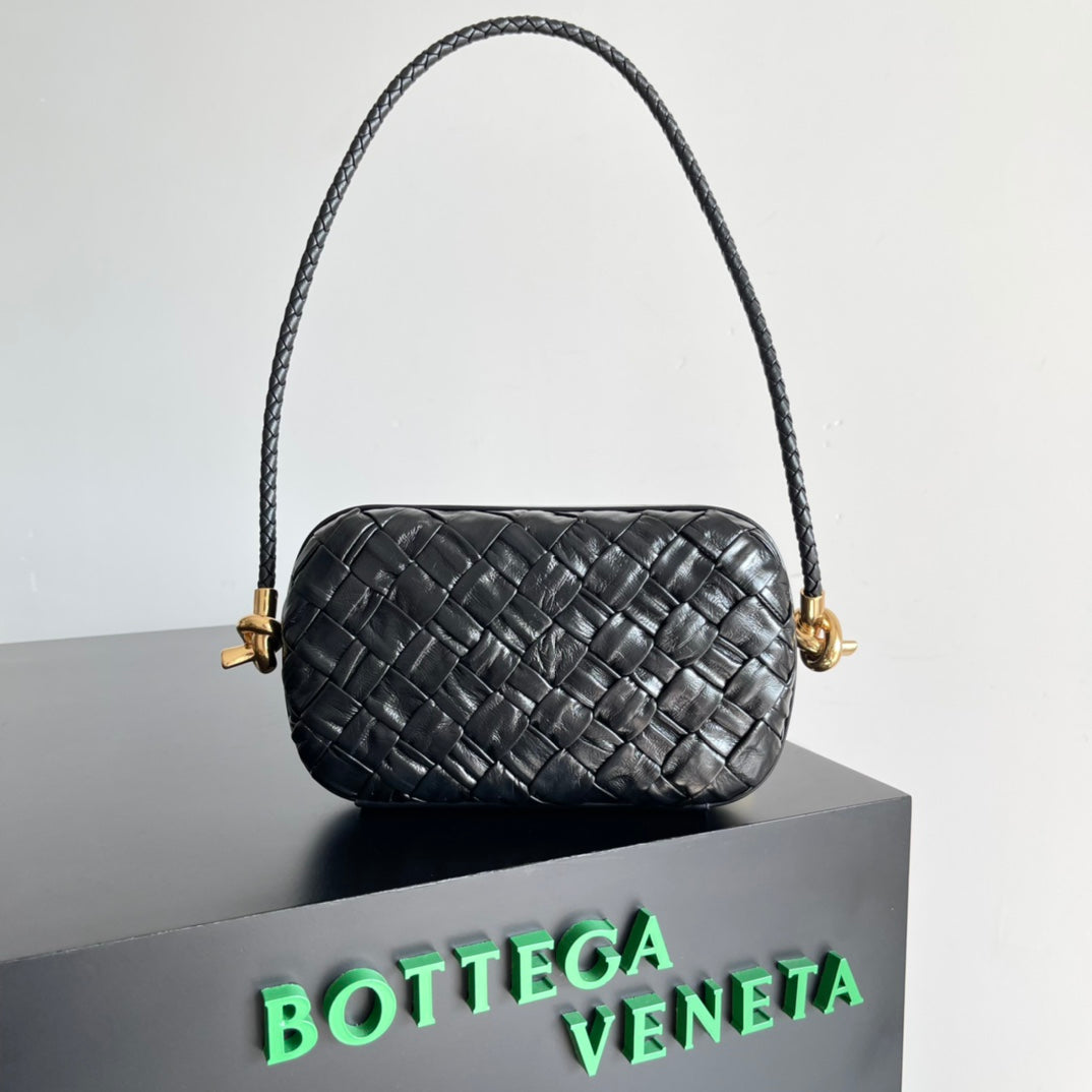 Bottega Veneta White Woven Leather Shoulder Bag With Braided Strap And Gold Hardware BV717623