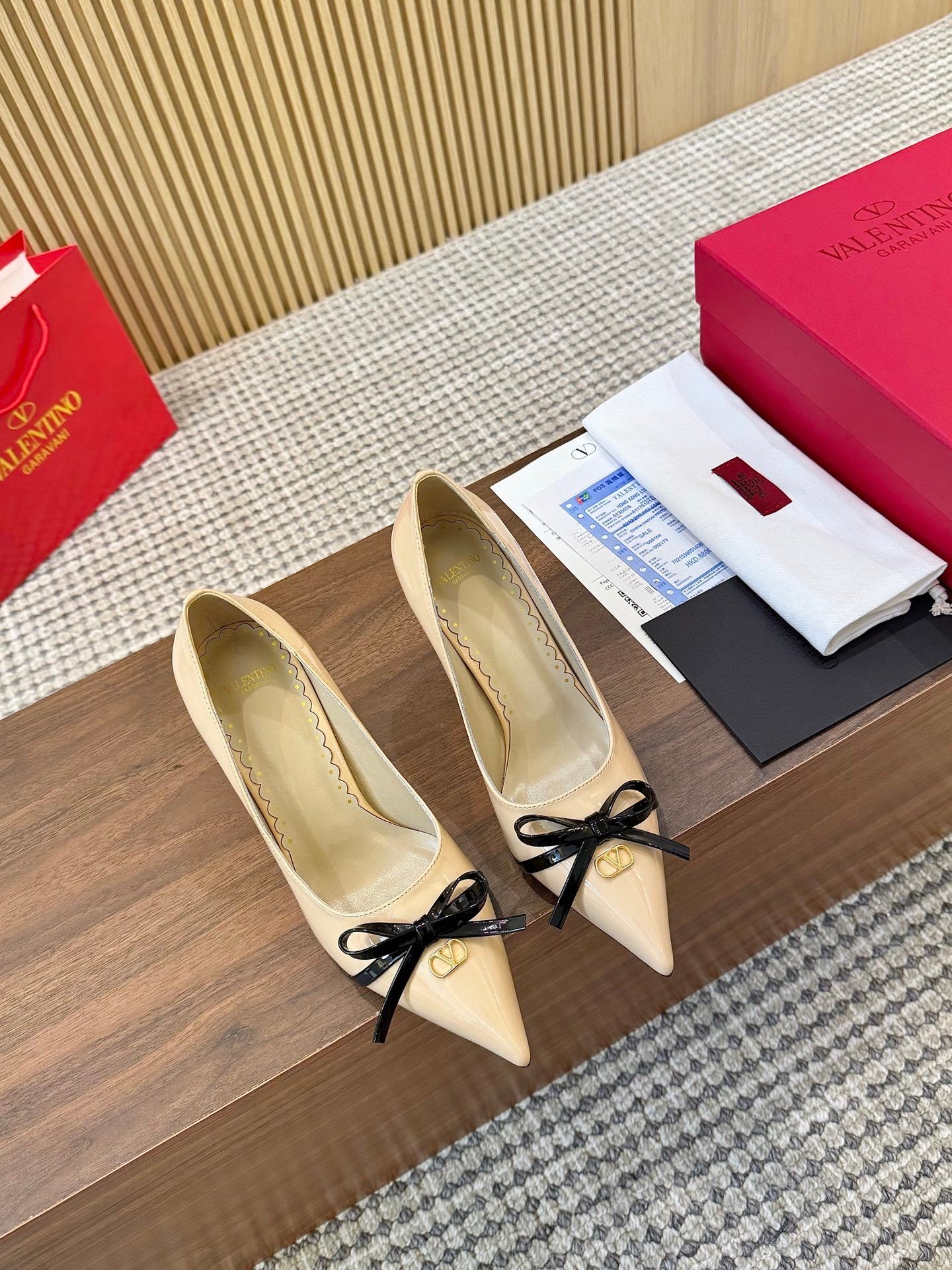Valentino Women's Pointed Toe Bow High Heels Luxury Patent Leather Pumps