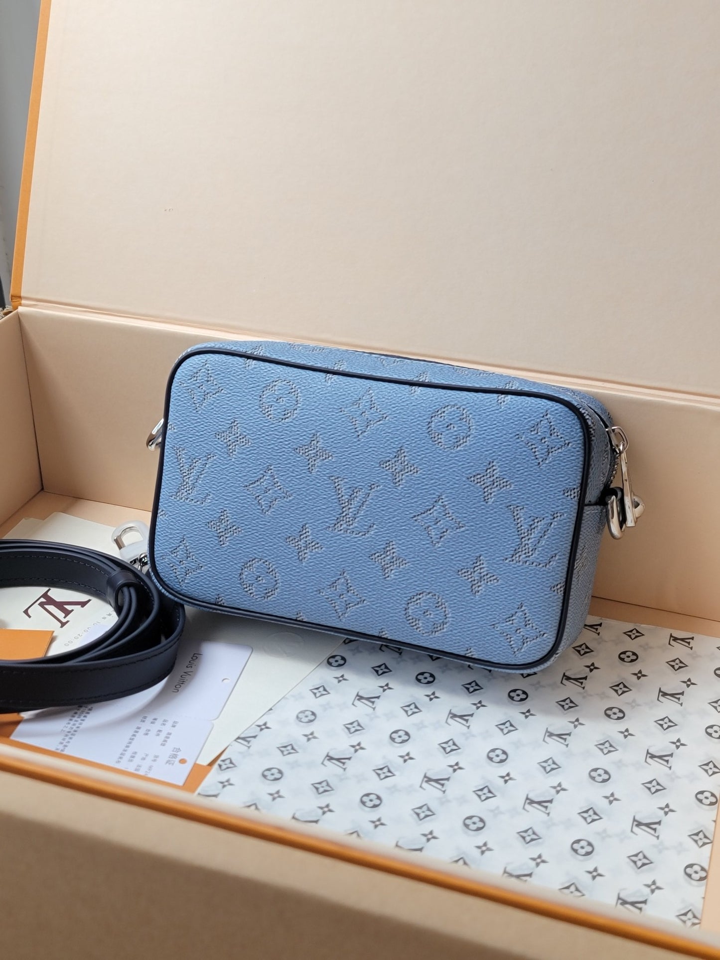 Elegant Louis Vuitton Crossbody Bag In White Monogram Canvas With Brown Trim