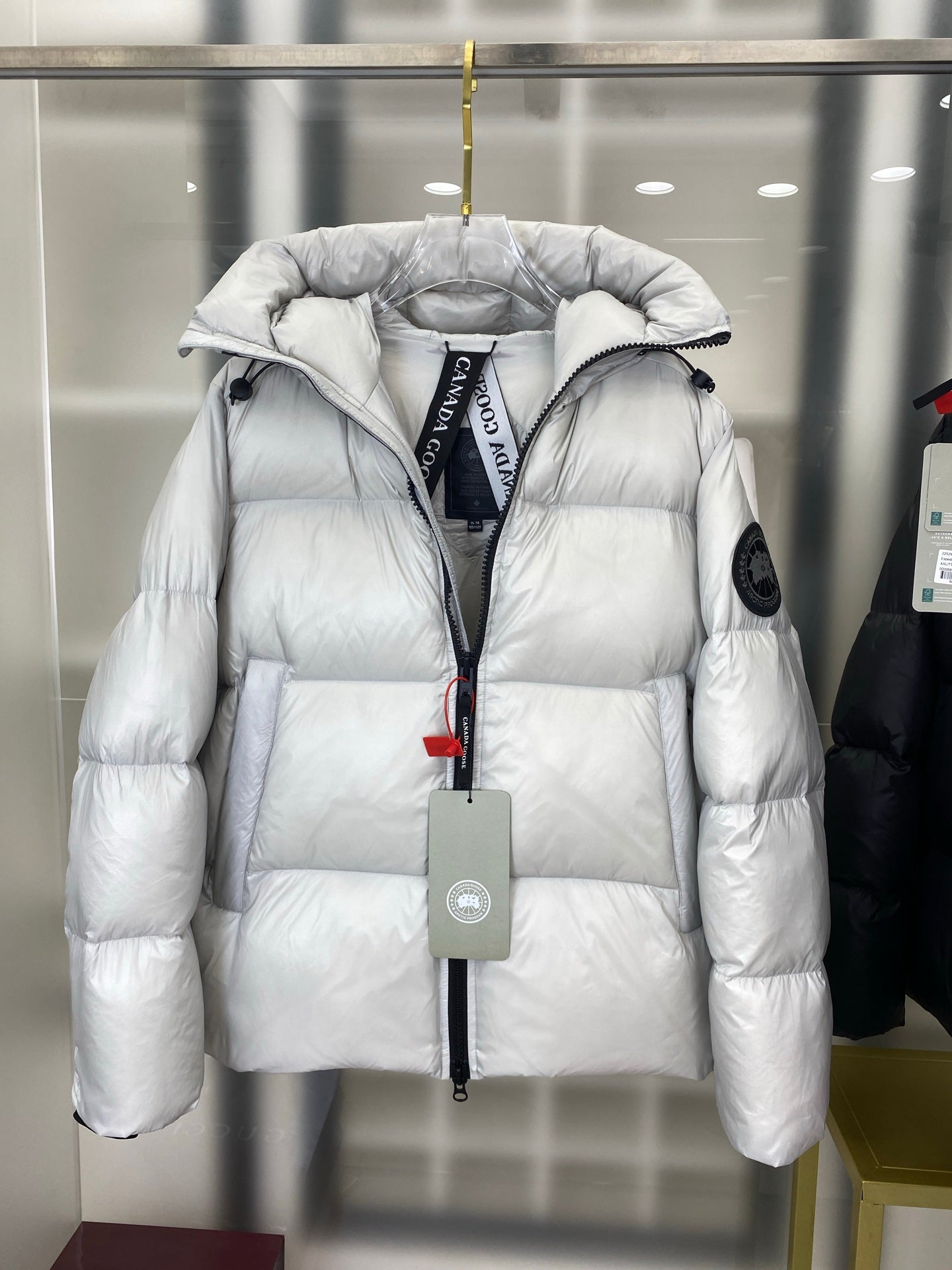 Light Gray Canada Goose Crofton Puffer Jacket For Winter Warmth And Style