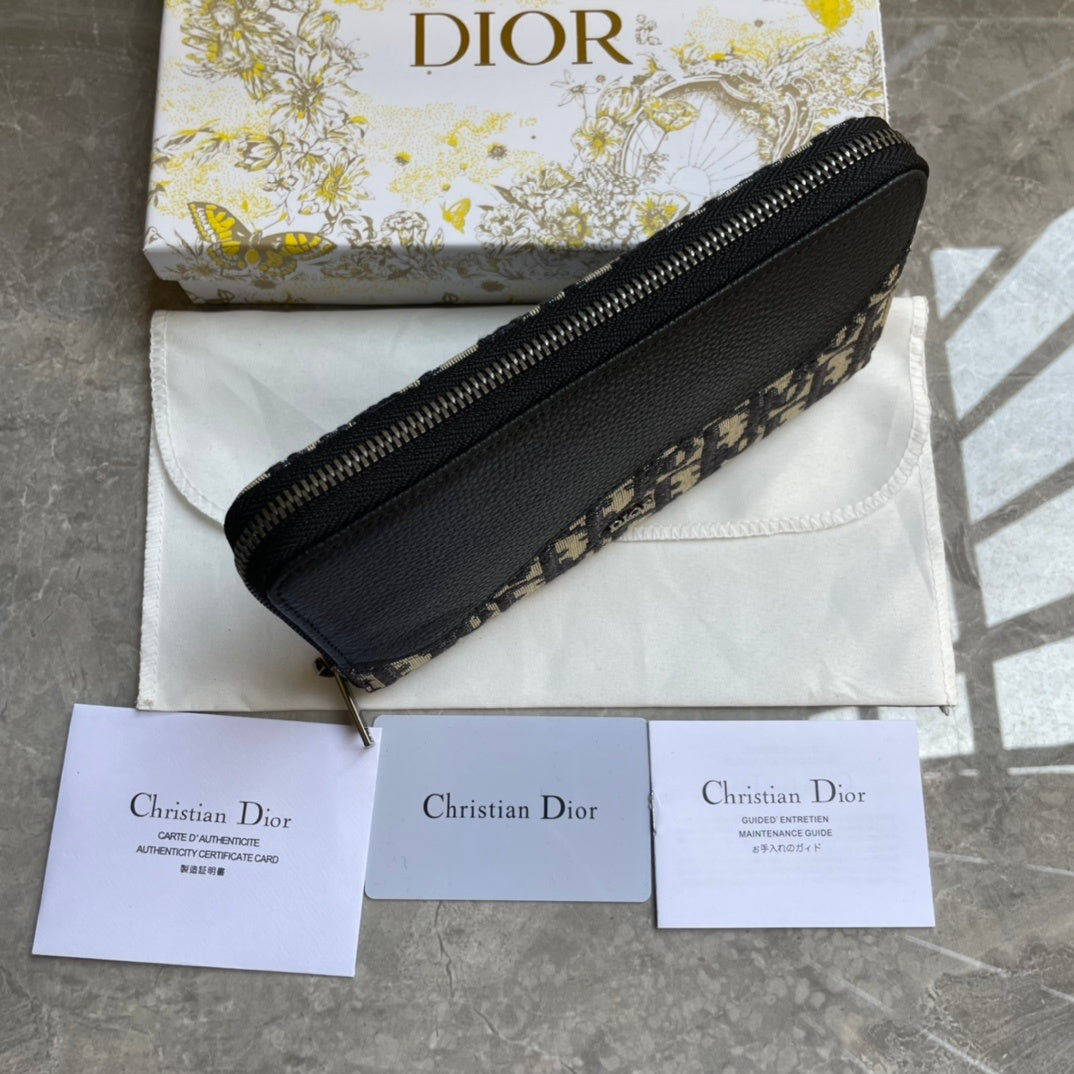 Fashionable Dior Long Wallet With Signature Monogram And Contrast Leather Design 2ADBC315YKS_H05E