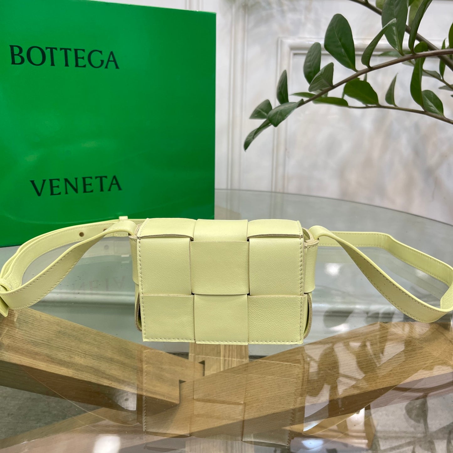 Bottega Veneta Cassette Bag White Leather Green Trim Intrecciato Weave Design Style No.6902