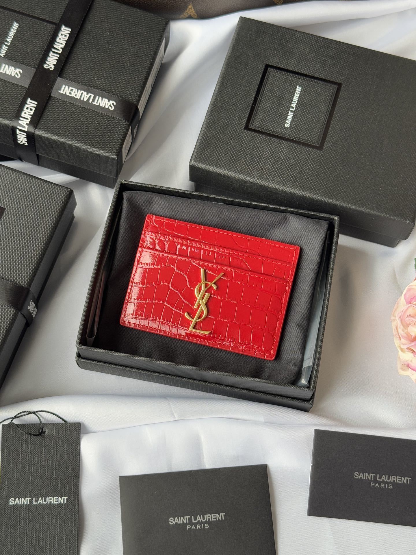 Gorgeous Saint Laurent Croc Embossed Leather Card Holder 423291
