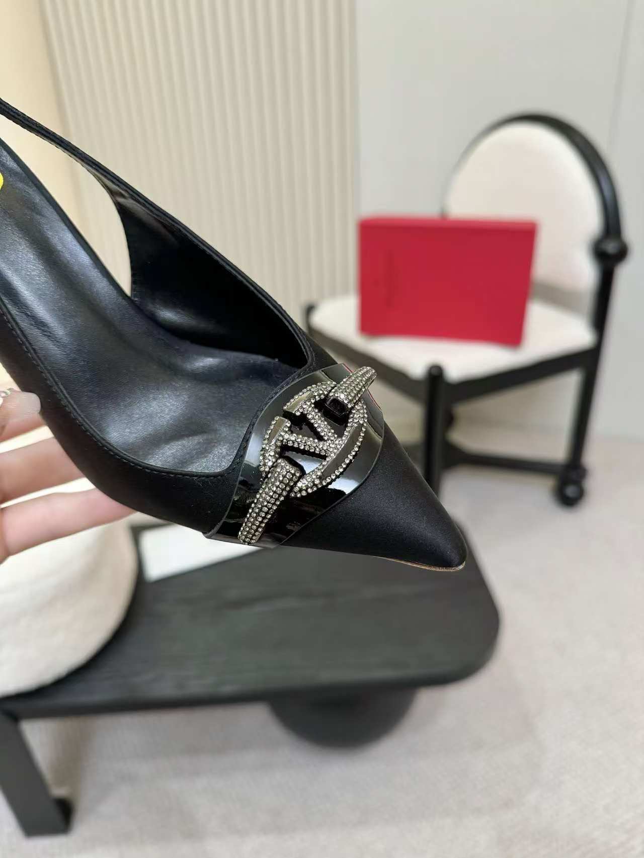 Valentino Women's Pointed Toe Bow High Heels Luxury Patent Leather Pumps