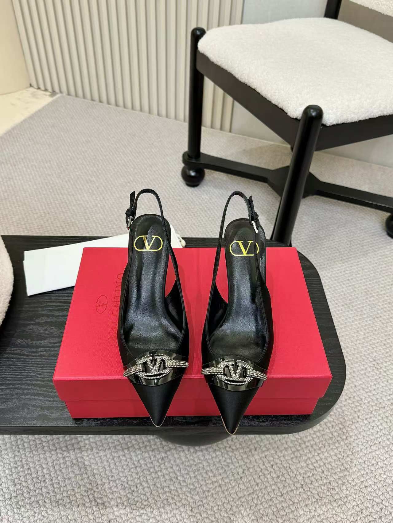 Valentino Women's Pointed Toe Bow High Heels Luxury Patent Leather Pumps