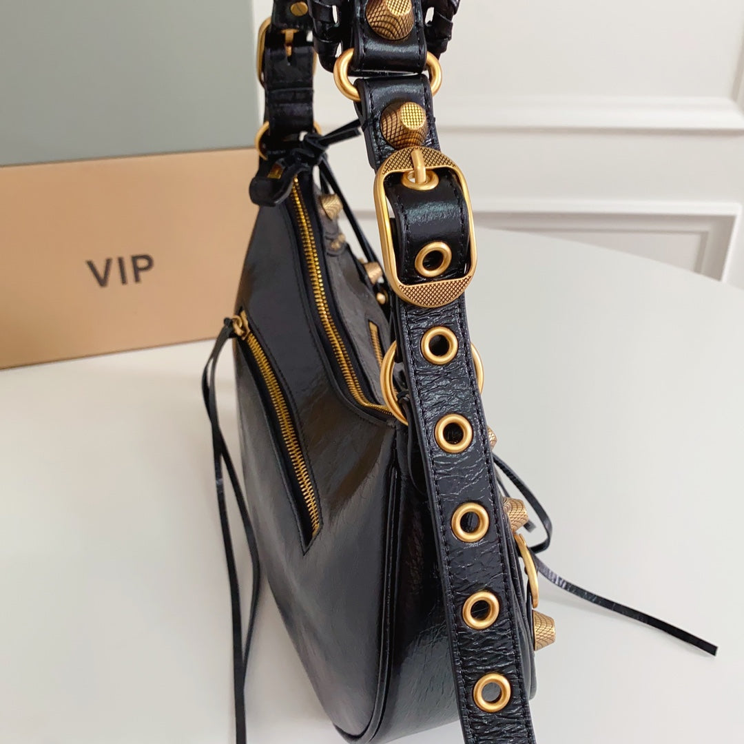 Balenciaga Le Cagole Hobo Bag With Gold Hardware And Heart - Shaped Pouch For Edgy Style Style No.3316