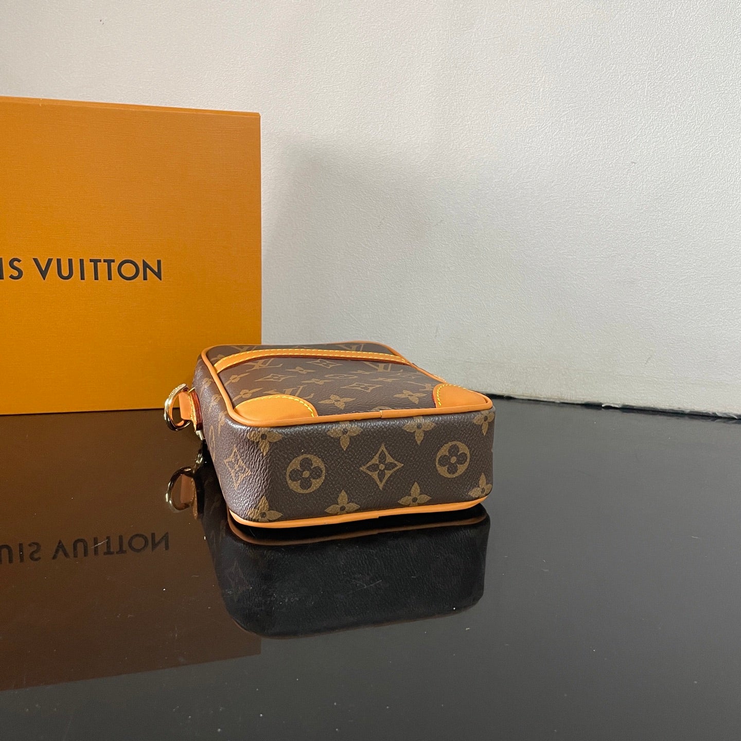 Louis Vuitton Monogram Canvas Crossbody Phone Bag Stylish Compact Accessory for Daily Use