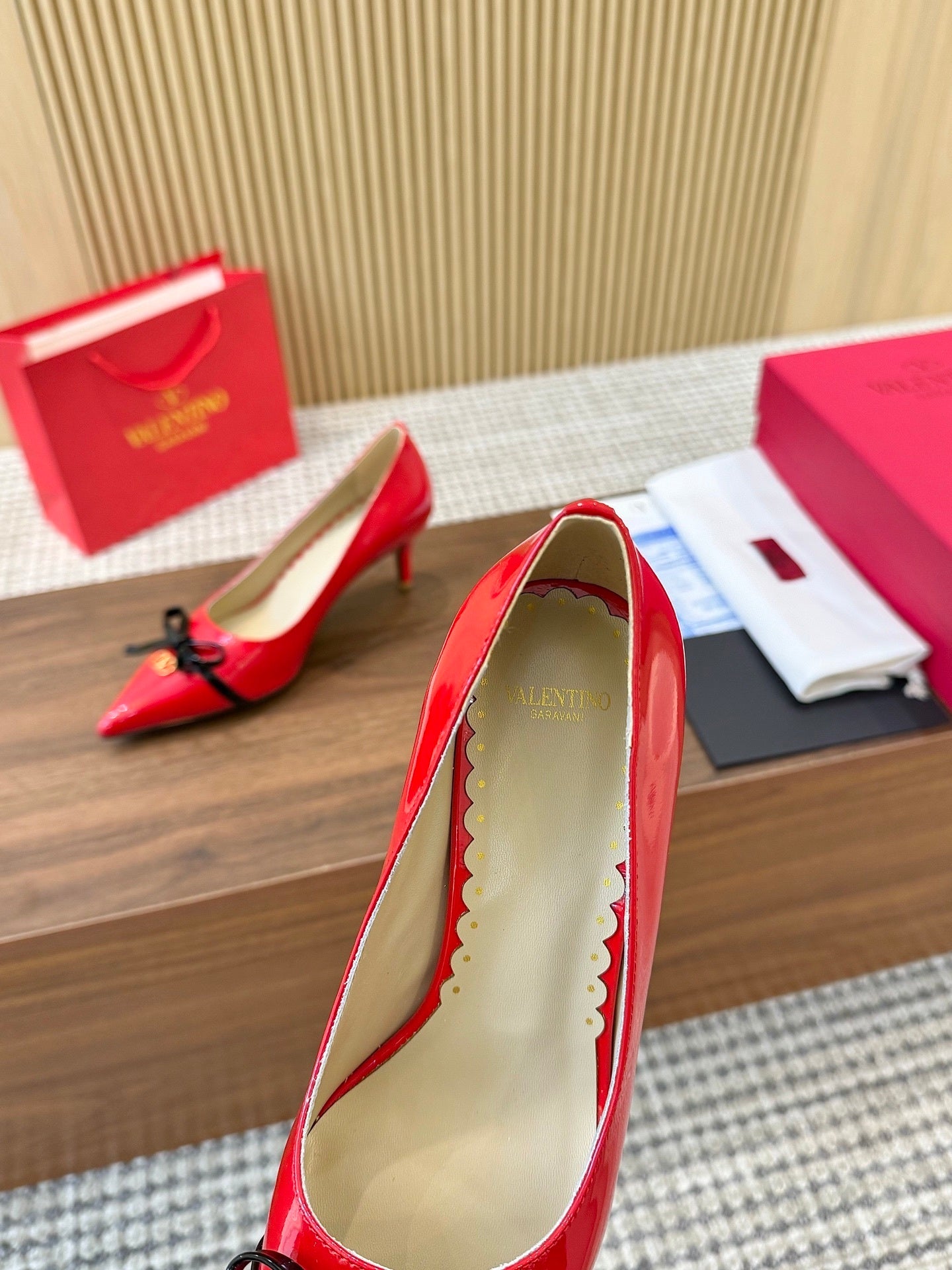 Valentino Women's Pointed Toe Bow High Heels Luxury Patent Leather Pumps