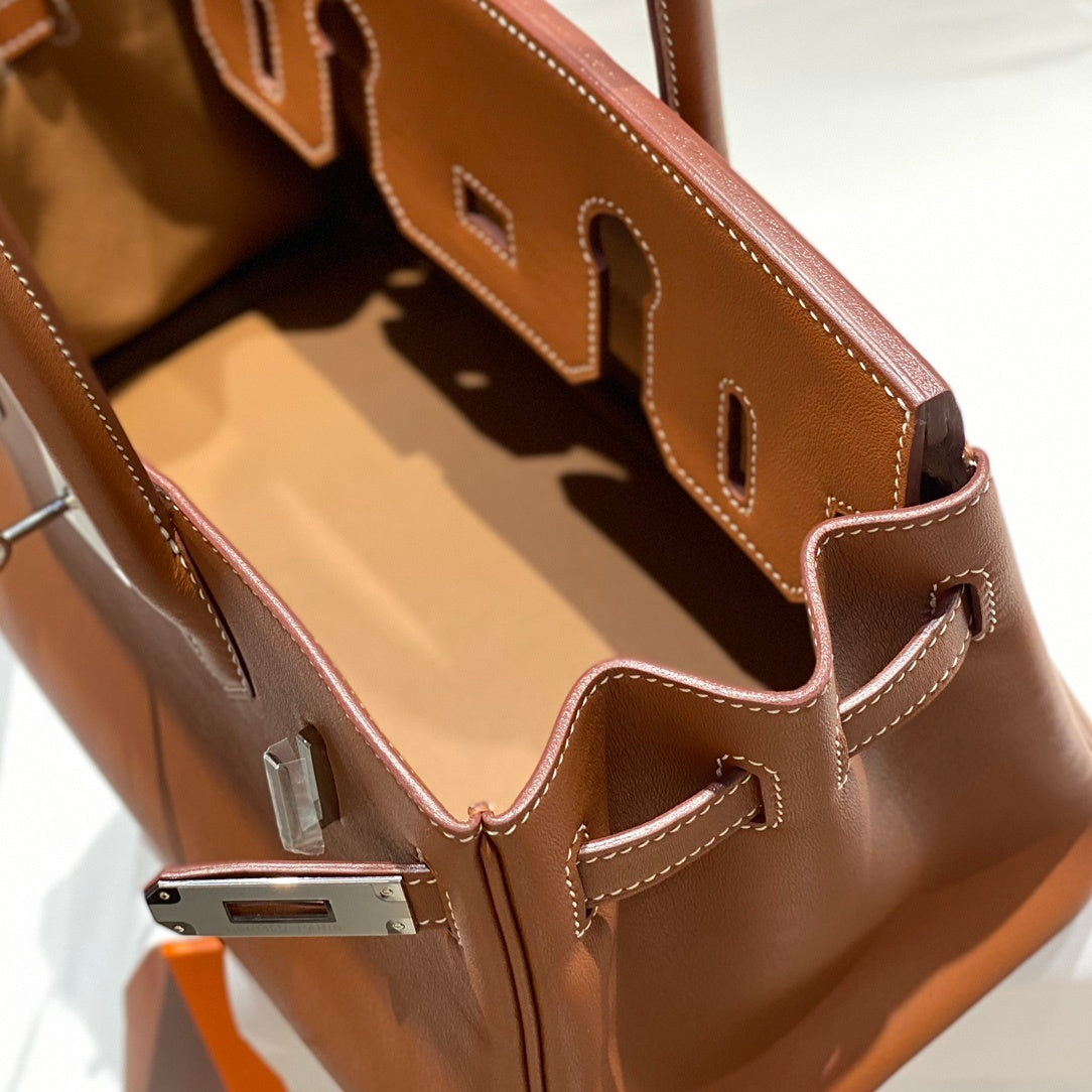 Timeless Hermès Birkin Bag in Classic Brown Leather with Silver Hardware 169
