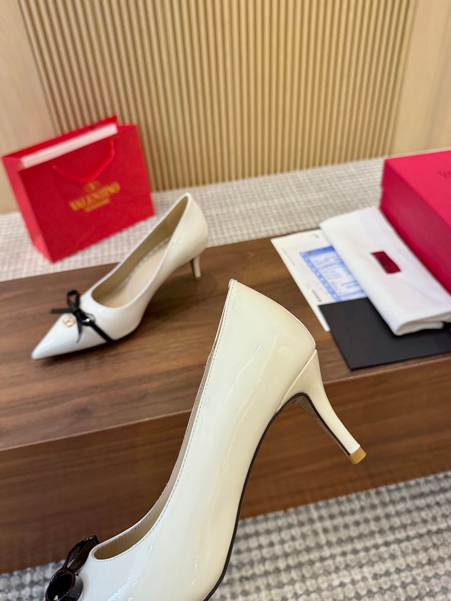 Valentino Women's Pointed Toe Bow High Heels Luxury Patent Leather Pumps