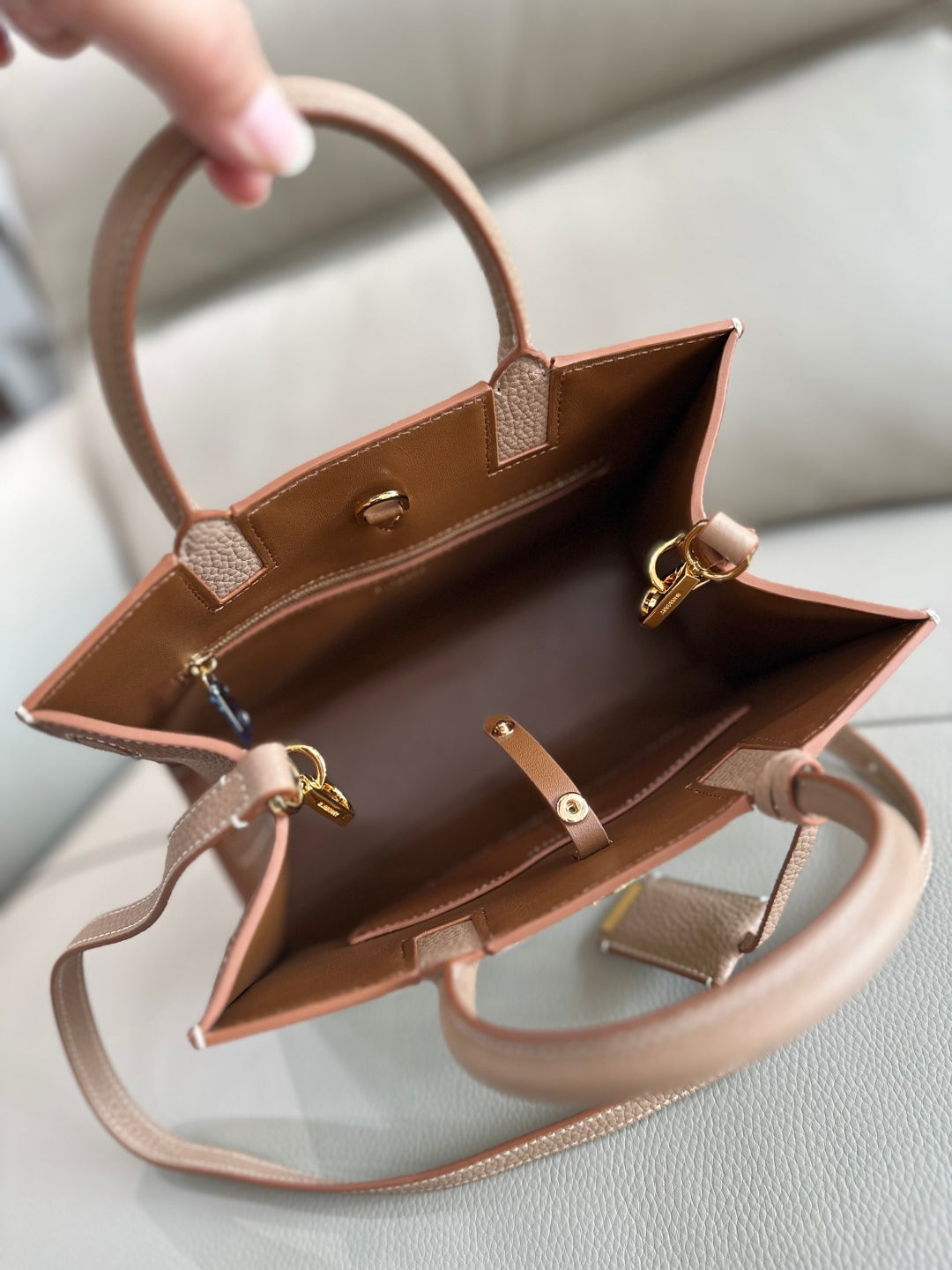 Elegant White/Pink Burberry Handbag With Brown Accents And Signature TB Logo For Sophisticated Style Style No.0441
