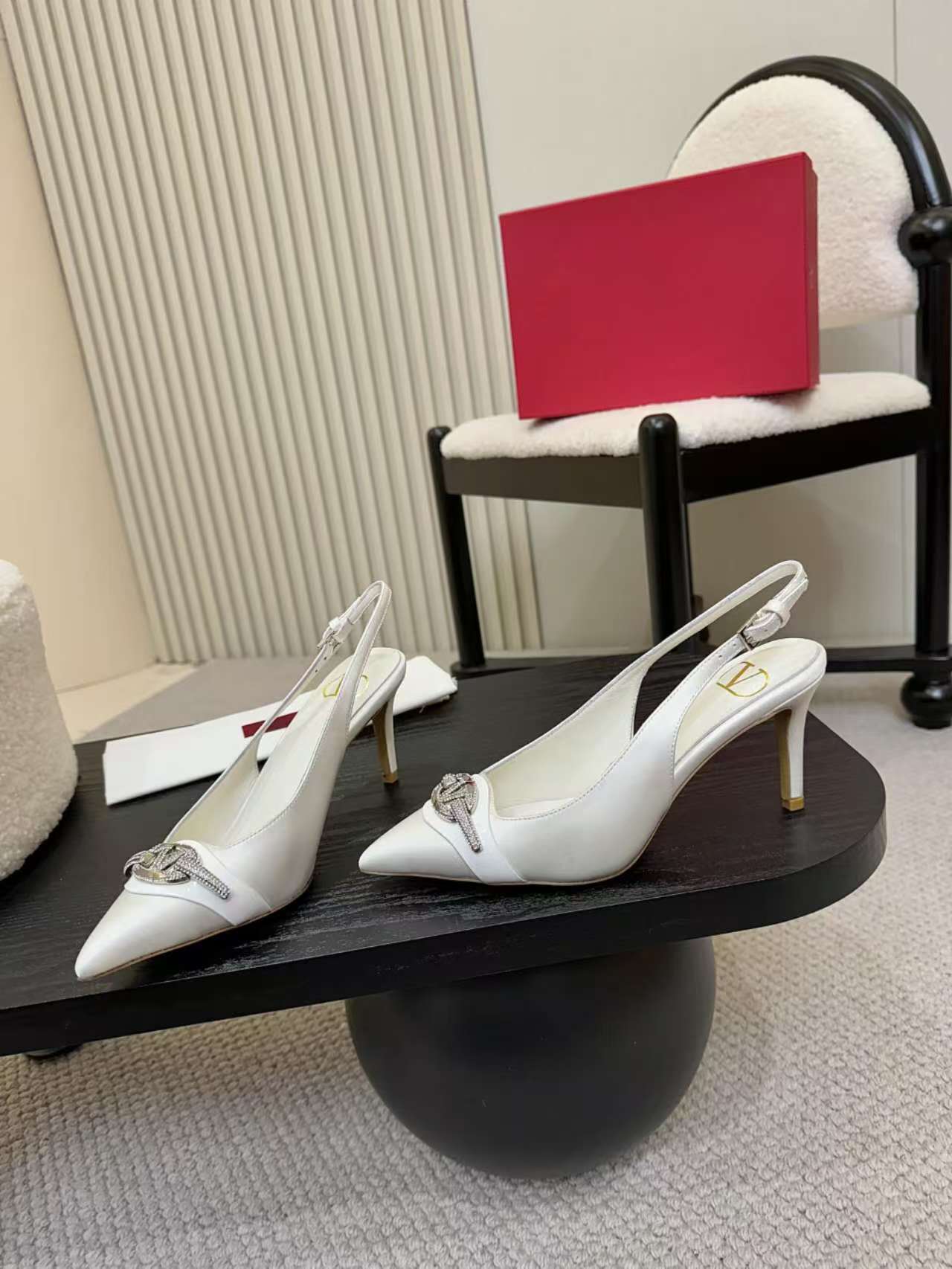 Valentino Women's Pointed Toe Bow High Heels Luxury Patent Leather Pumps