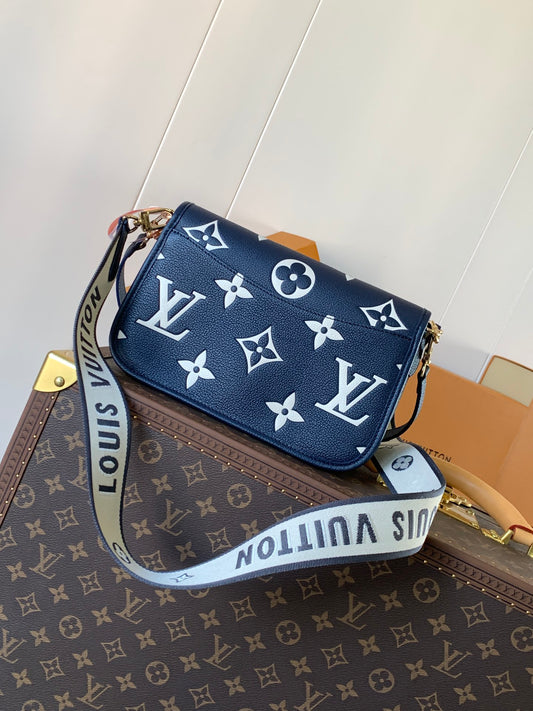 Stylish Louis Vuitton Handbag with Monogram Print and Adjustable Strap for Fashion Enthusiasts