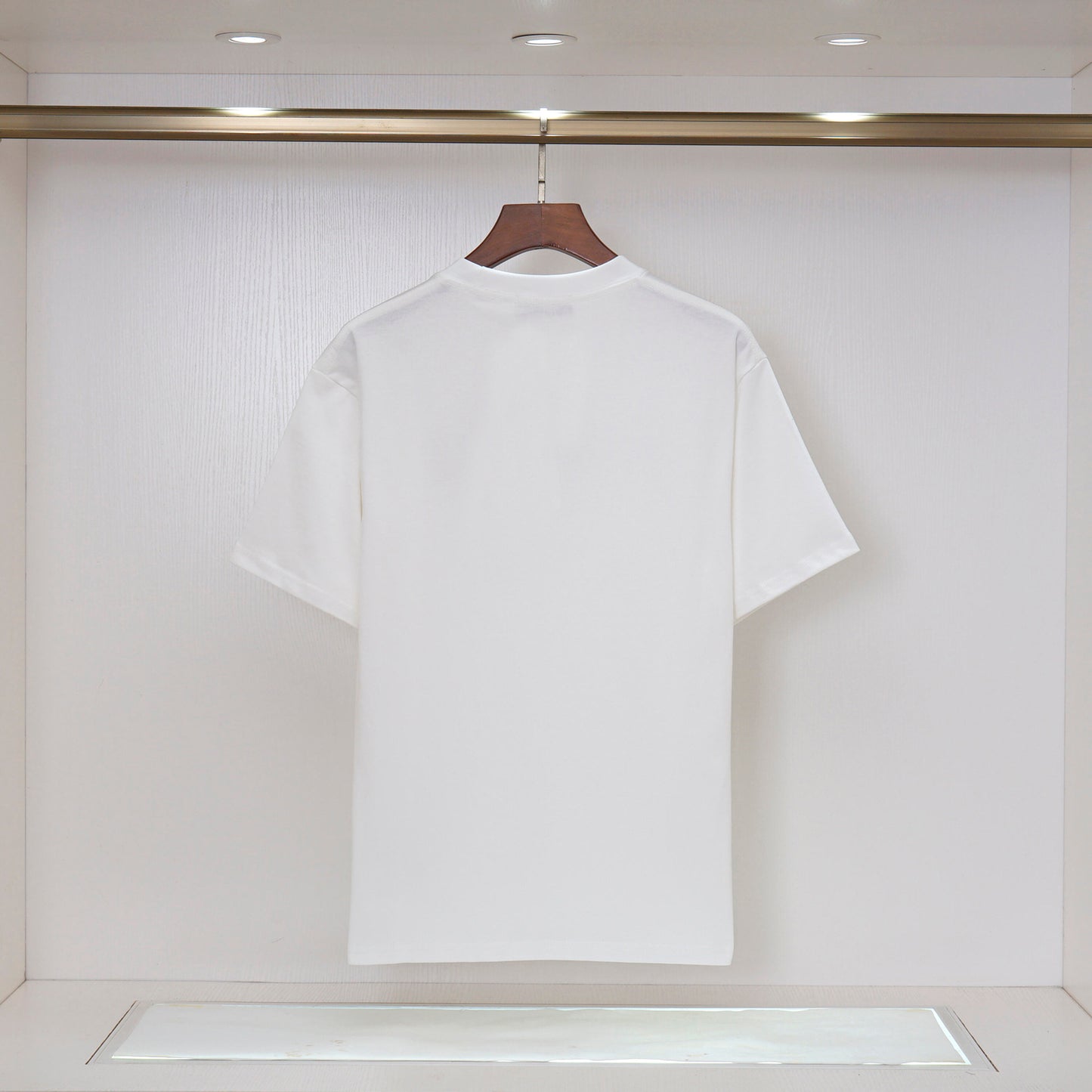 Gucci White/Black Tee With Classic Color - Block Logo For Luxury Streetwear Fans