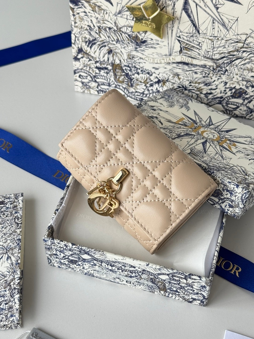Chic Dior Wallet With Quilted Leather And Gold - Tone Logo Charm S0966ONMJ_M413