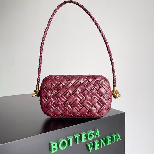 Bottega Veneta White Woven Leather Shoulder Bag With Braided Strap And Gold Hardware BV717623