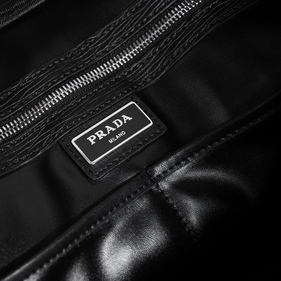 Prada Black Leather Briefcase With Iconic Logo For Professional Style P5183-1