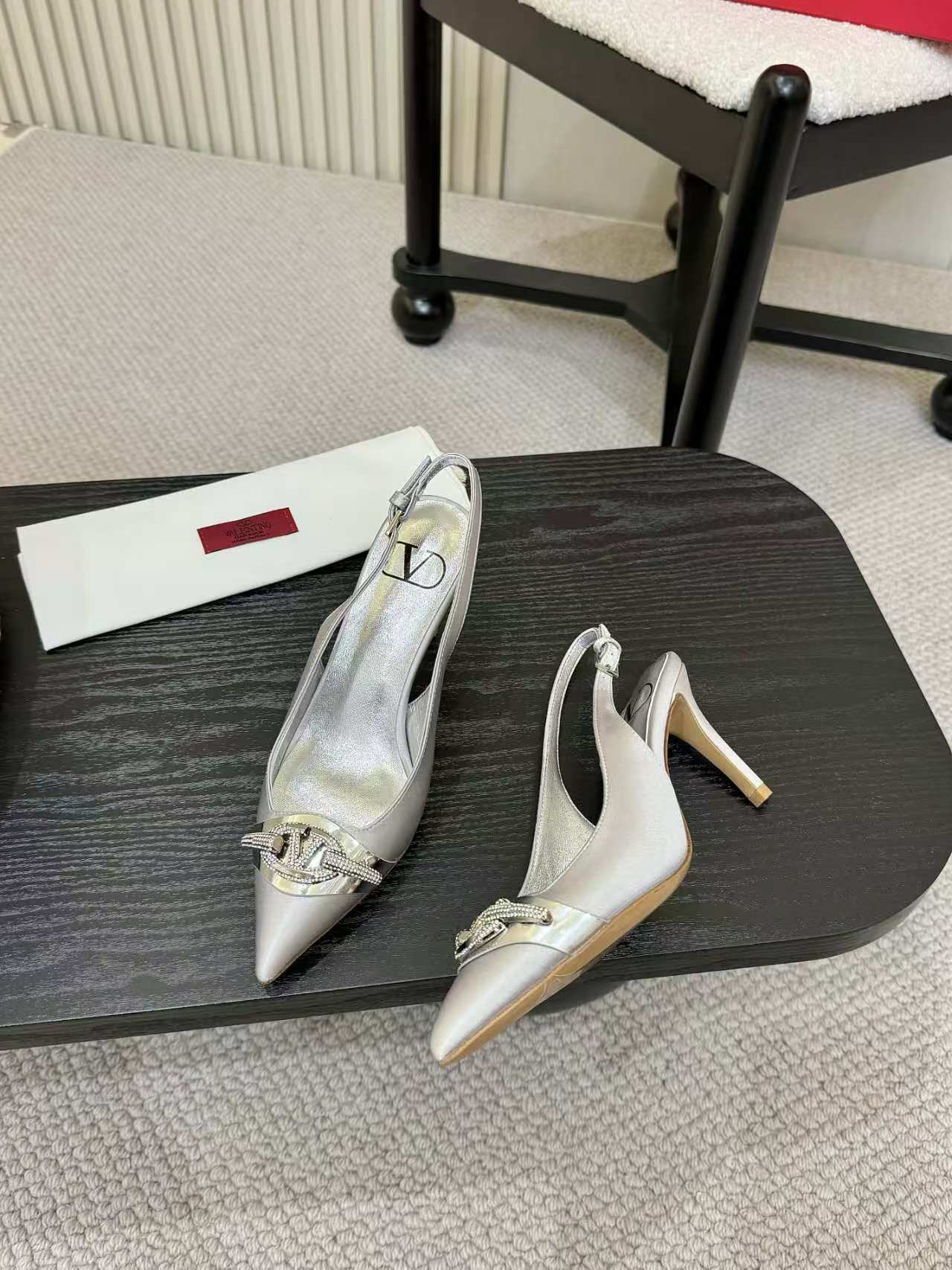 Valentino Women's Pointed Toe Bow High Heels Luxury Patent Leather Pumps