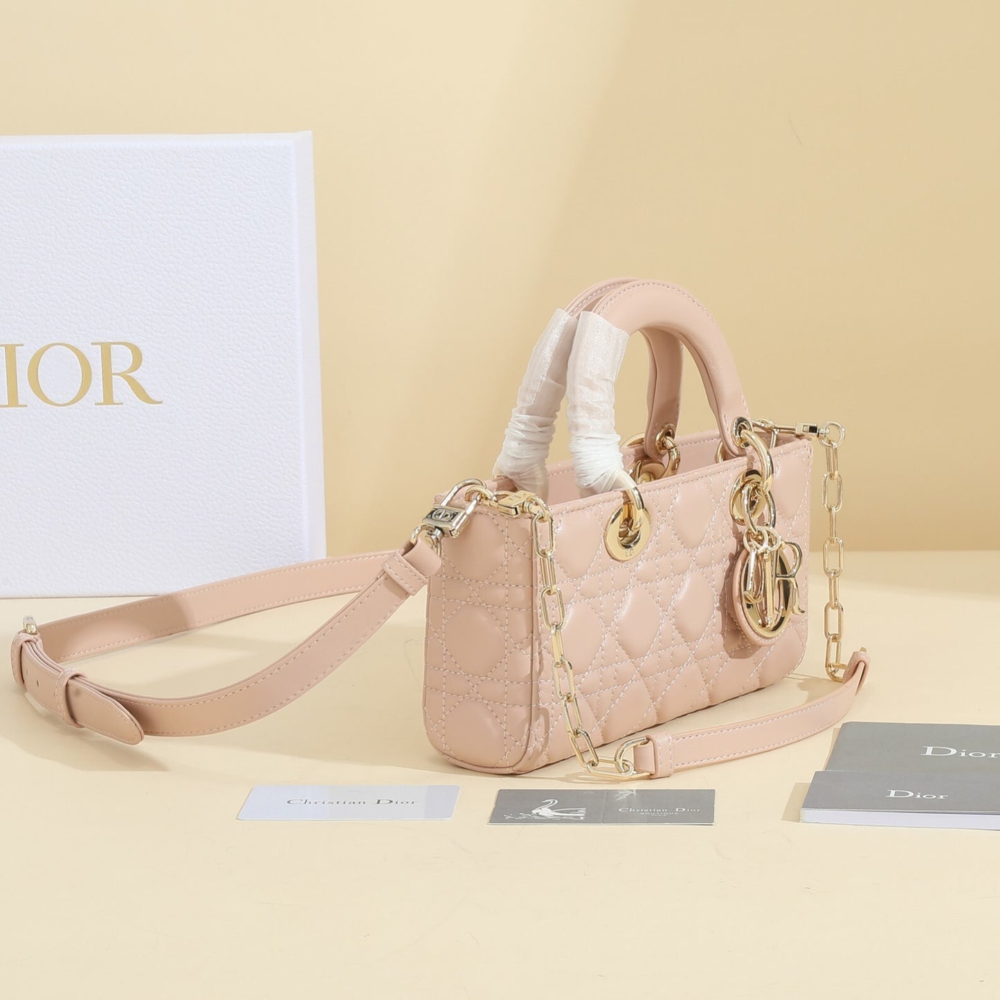Elegant Black Dior lady d-joy Handbag With Quilted Leather And Gold - Toned Logo Charms M0613O