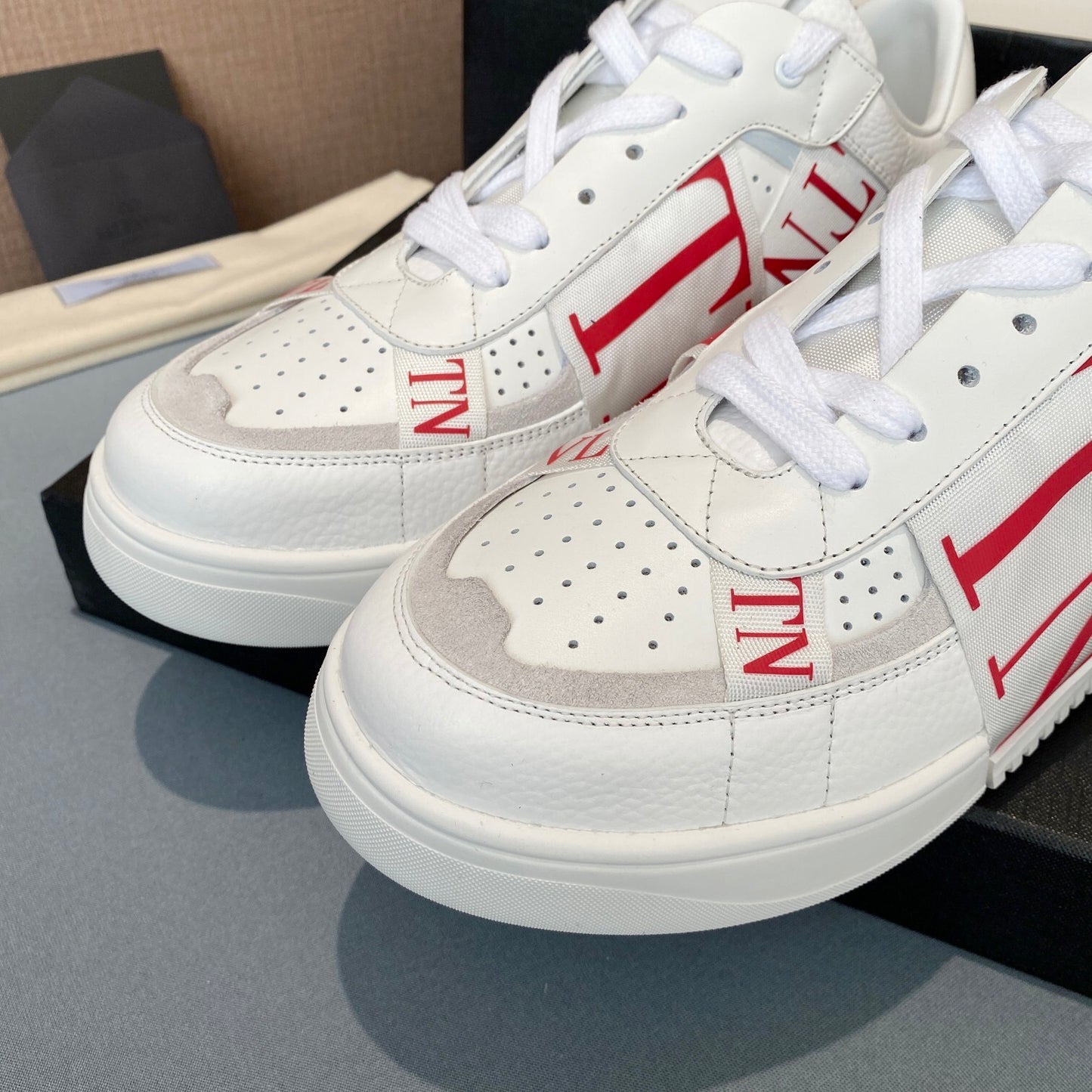 Valentino Unisex Sneakers VLTN Logo Luxury Fashion Sneakers