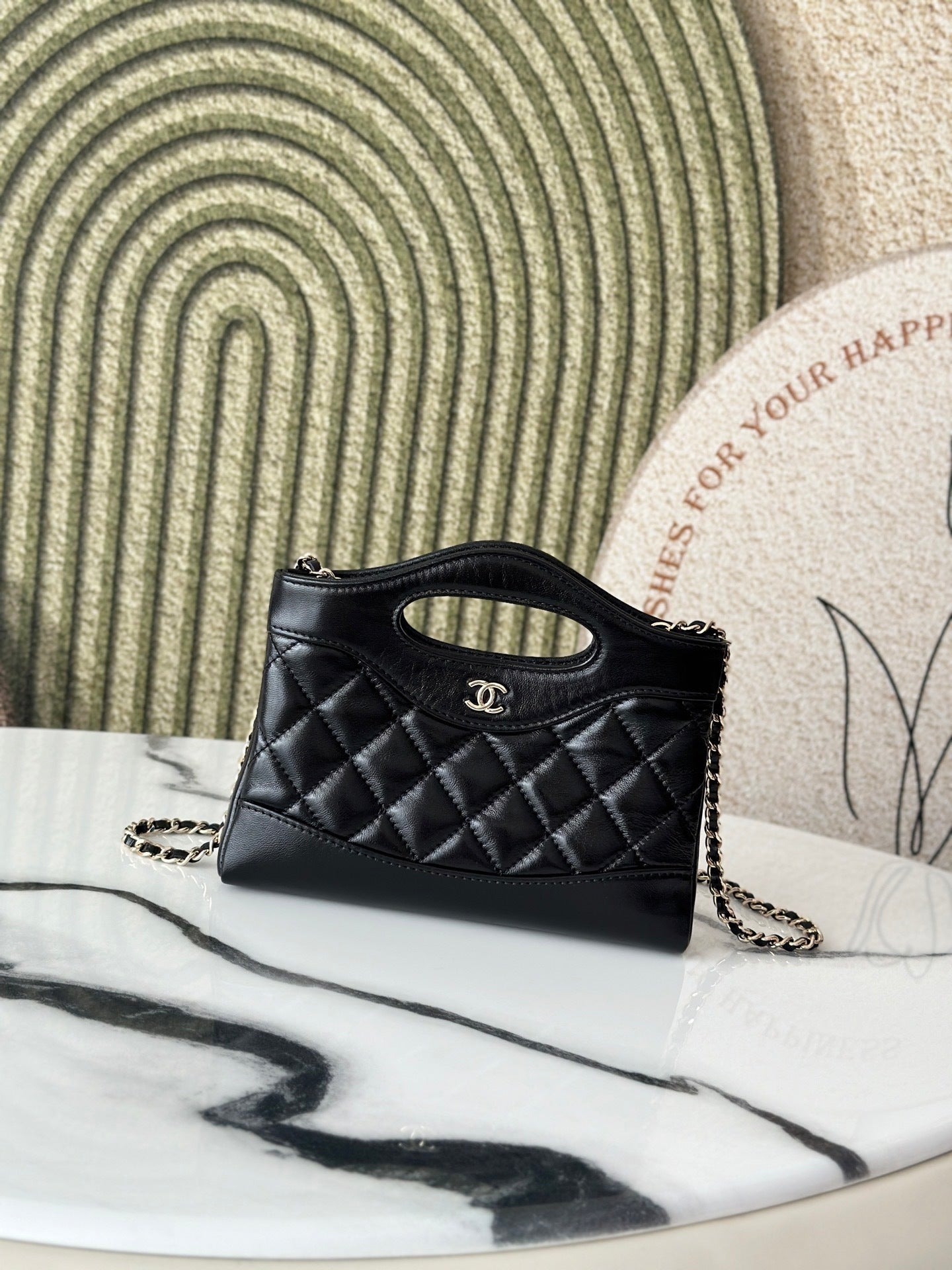 Chanel White Quilted Leather Handbag With Silver CC Logo And Chain Straps 3656