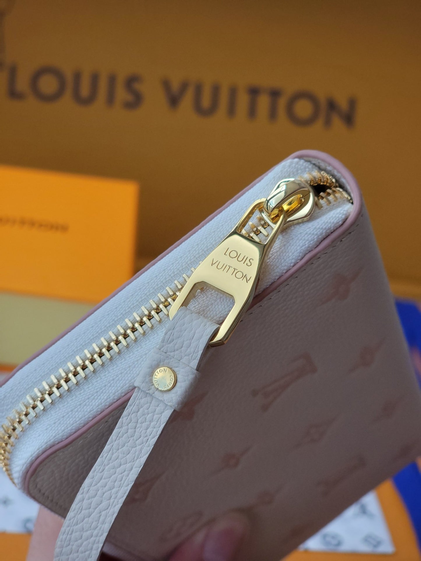 Elegant Louis Vuitton White Leather Wallet With Pink Monogram Embossing For Sophisticated Style M13644