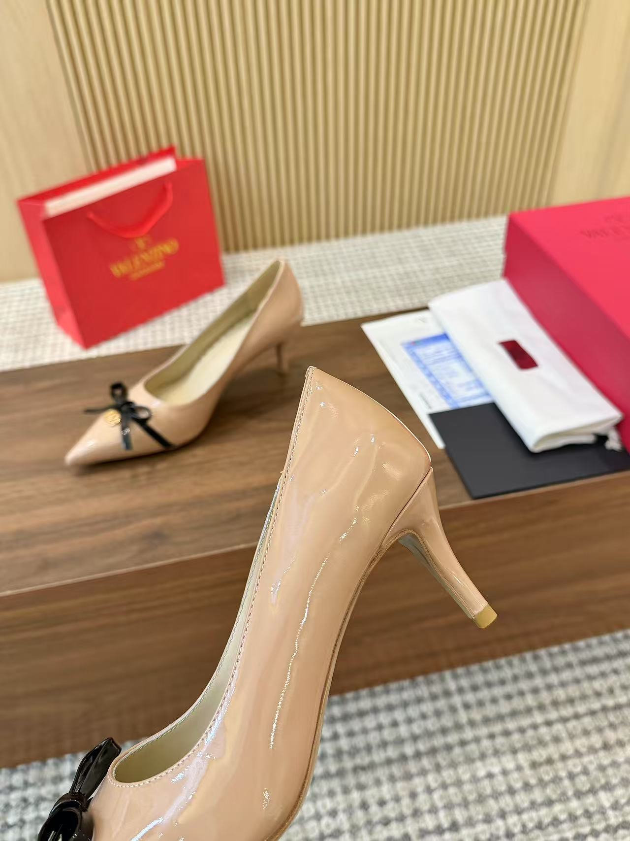 Valentino Women's Pointed Toe Bow High Heels Luxury Patent Leather Pumps