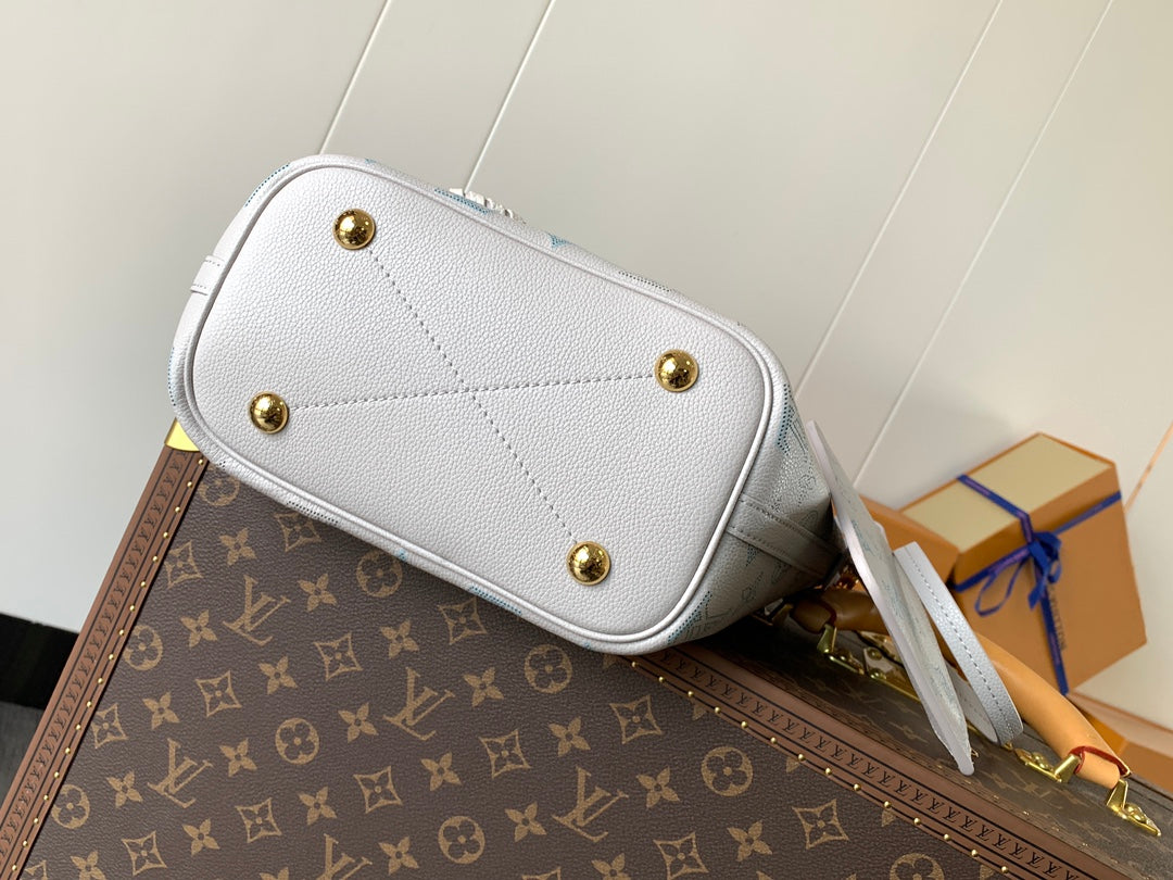Louis Vuitton Monogram Canvas Tote Bag Stylish Design With Matching Pouch For Fashion Lovers