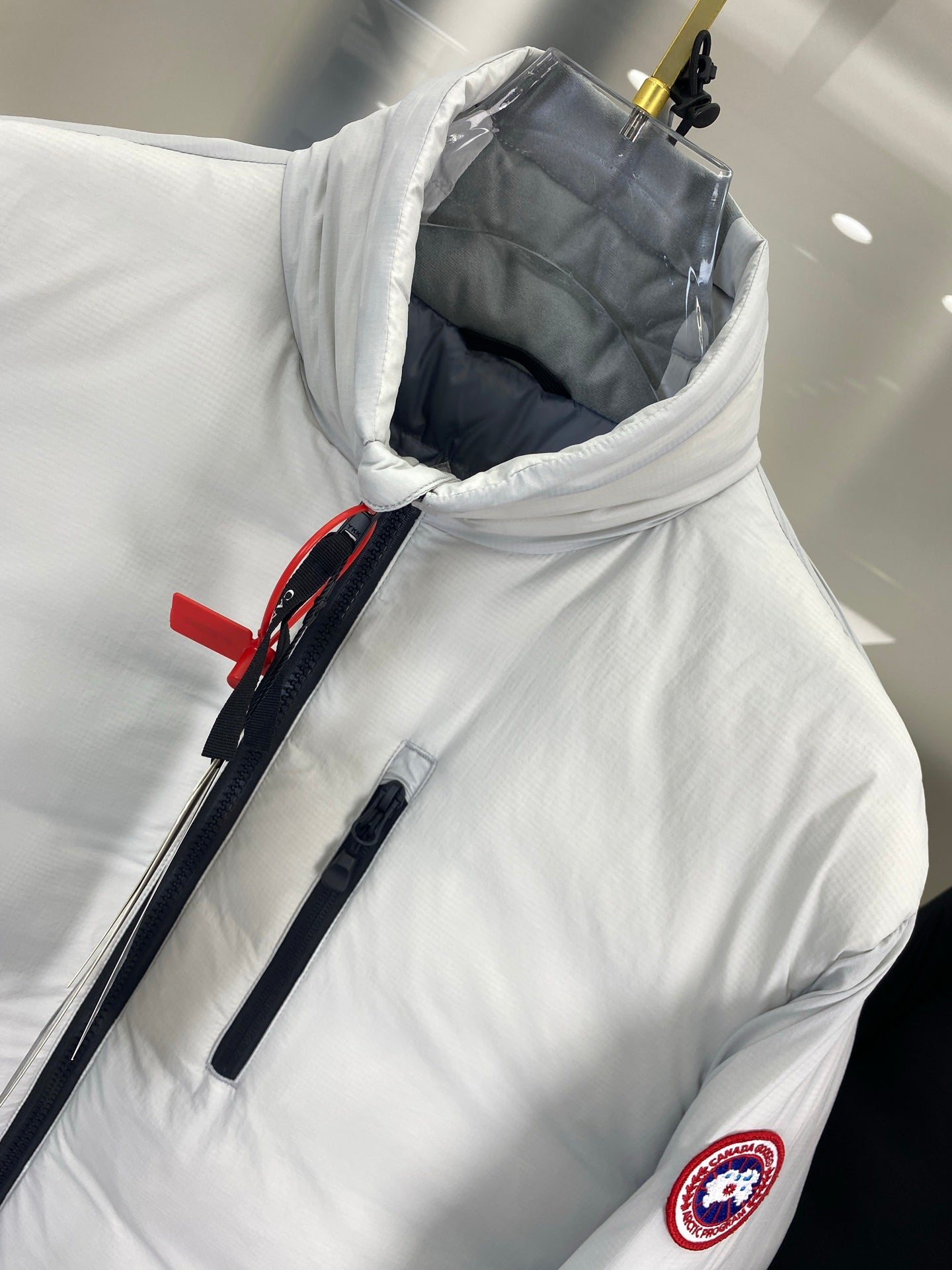 Elegant White Canada Goose Crofton Puffer Jacket for Chilly Days