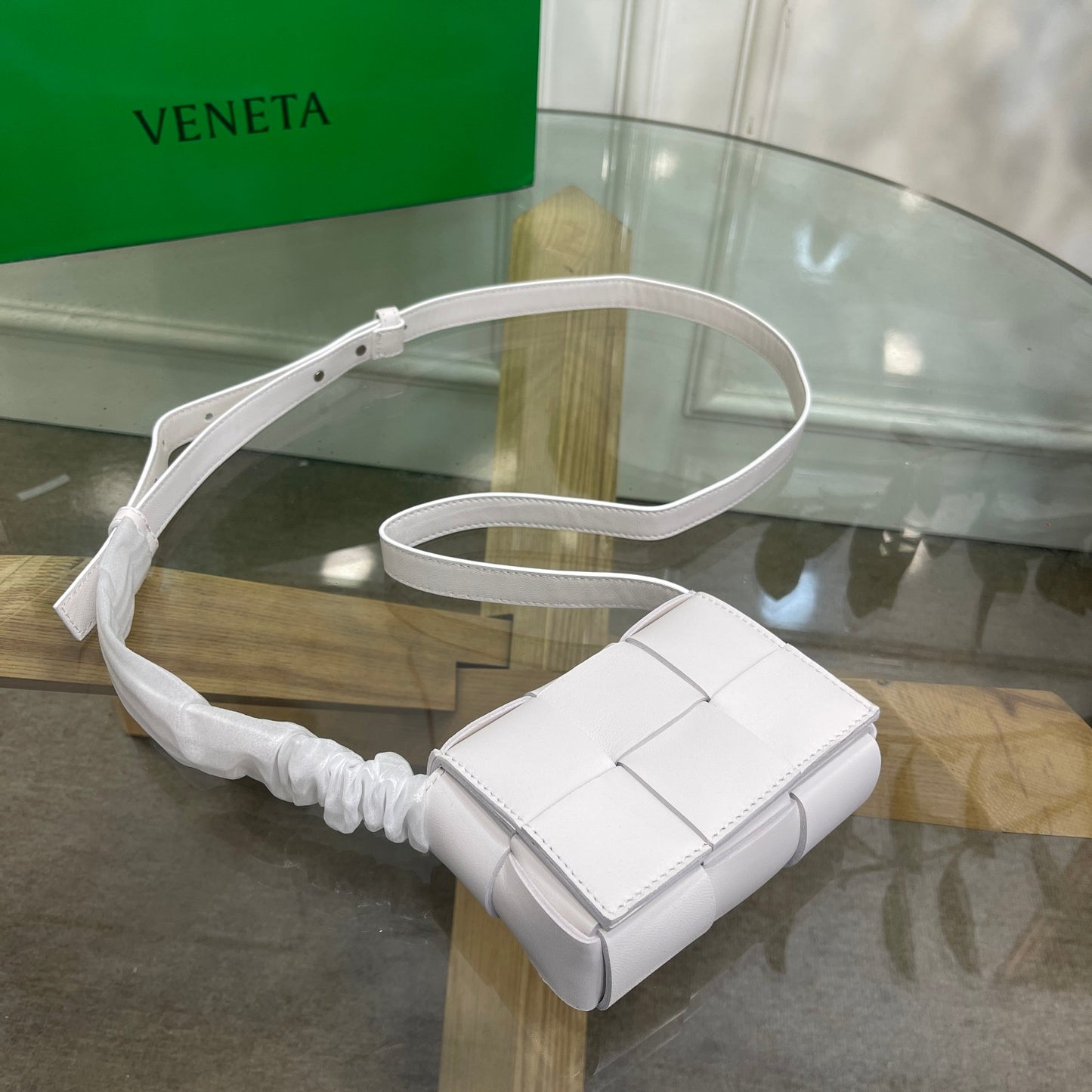 Bottega Veneta Cassette Bag White Leather Green Trim Intrecciato Weave Design Style No.6902
