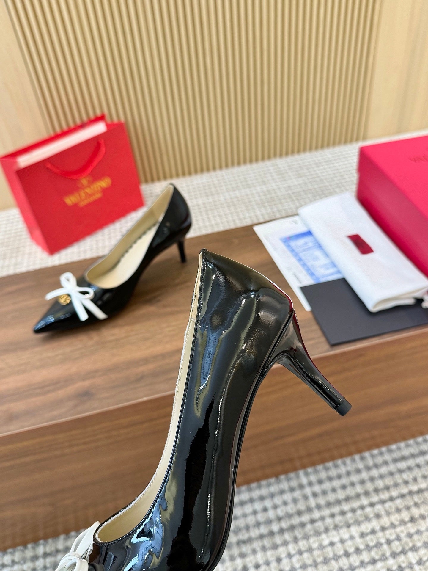 Valentino Women's Pointed Toe Bow High Heels Luxury Patent Leather Pumps
