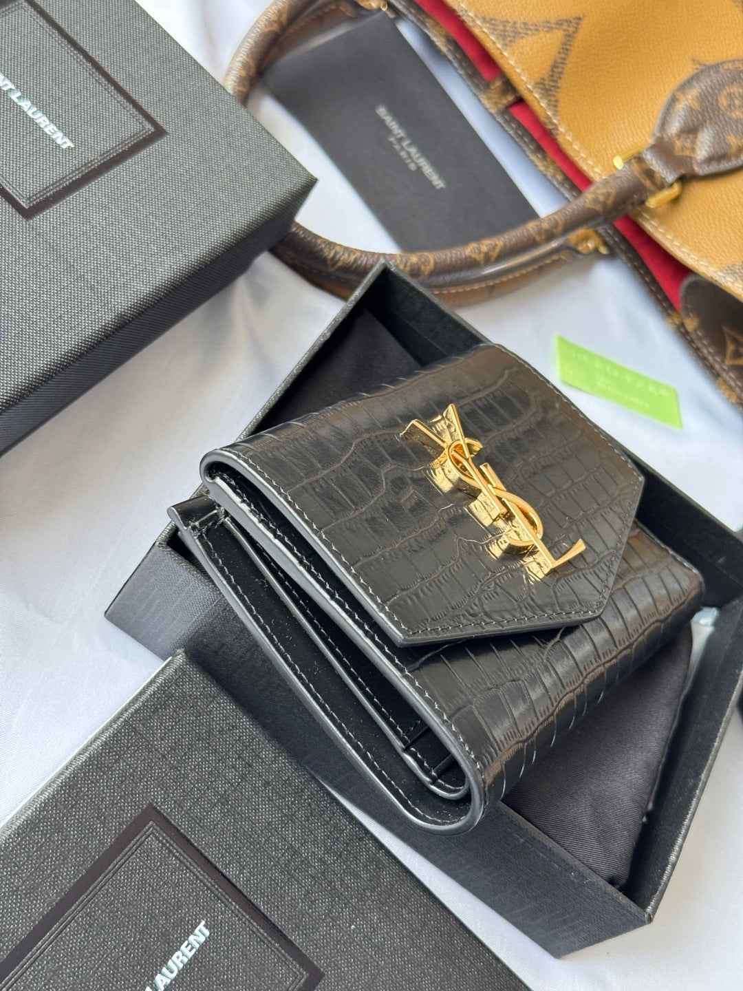 Chic Saint Laurent Croc - Embossed Leather Wallet With Gold Logo 582296