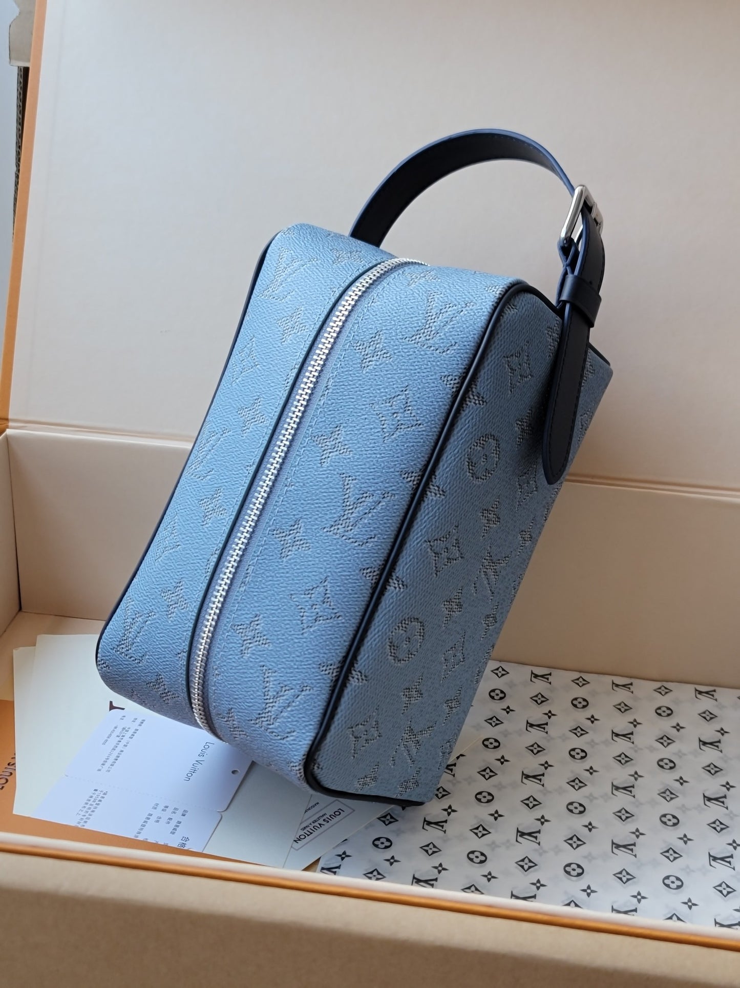 Elegant Louis Vuitton Vanity Case in Monogram Canvas for Luxury Lovers