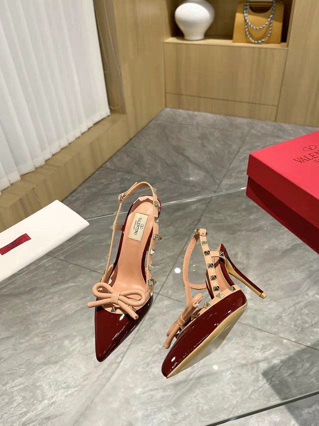 Valentino Women's Pointed Toe Bow High Heels Luxury Patent Leather Pumps
