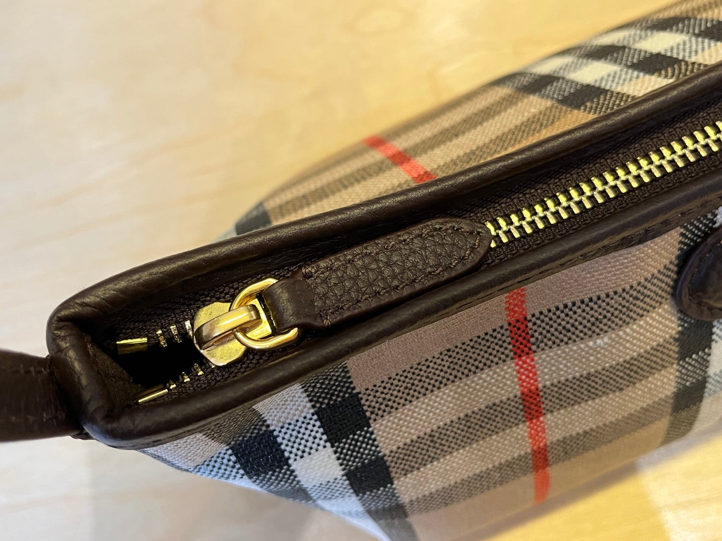 Burberry Checkered Shoulder Bag With Iconic Logo And Unique Handle Detail For Timeless Style Style No.2551