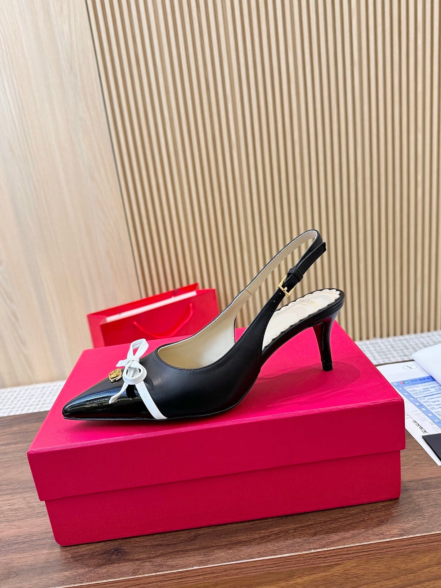 Valentino Women's Pointed Toe Bow High Heels Luxury Patent Leather Pumps