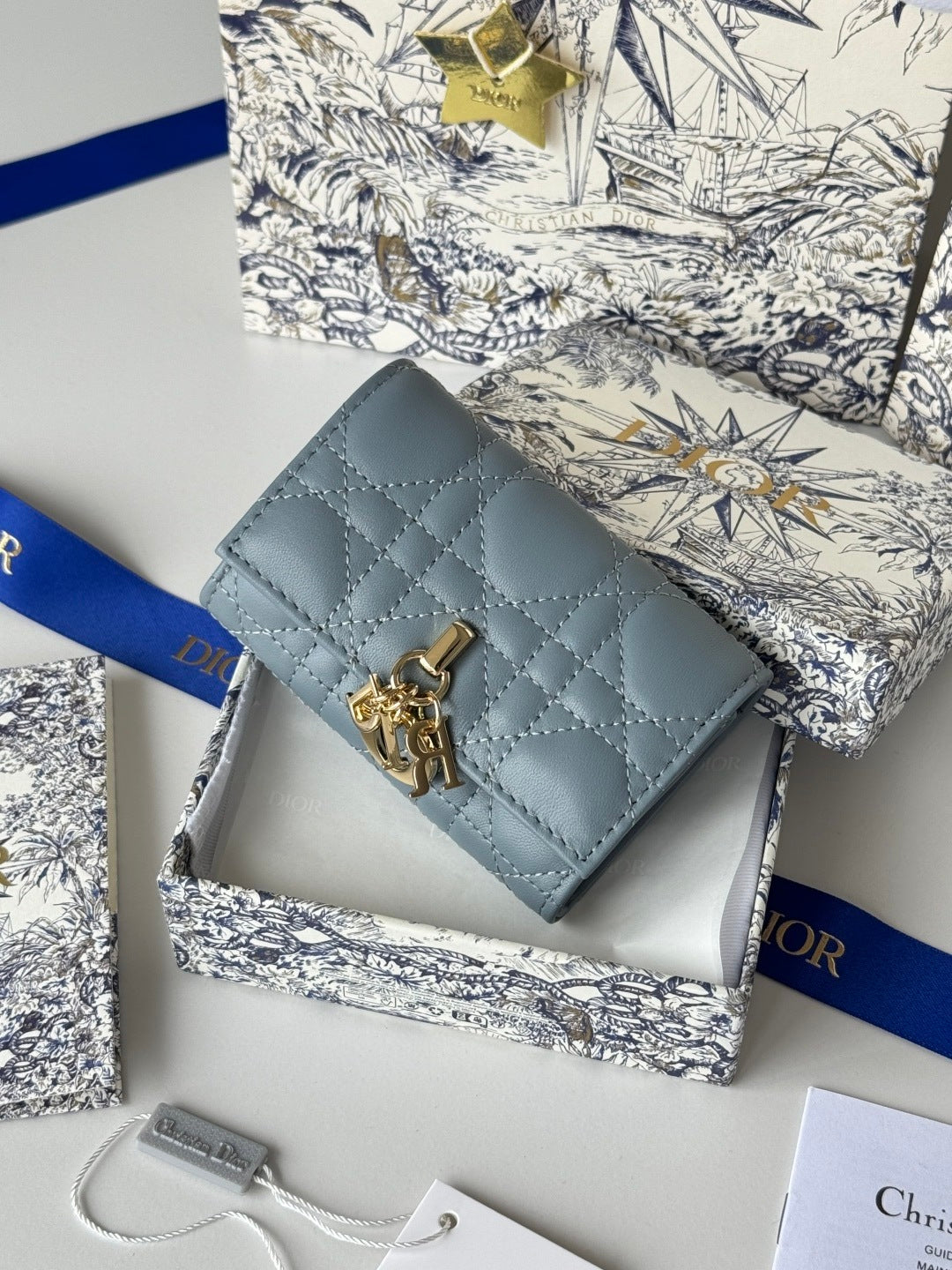 Chic Dior Wallet With Quilted Leather And Gold - Tone Logo Charm S0966ONMJ_M413