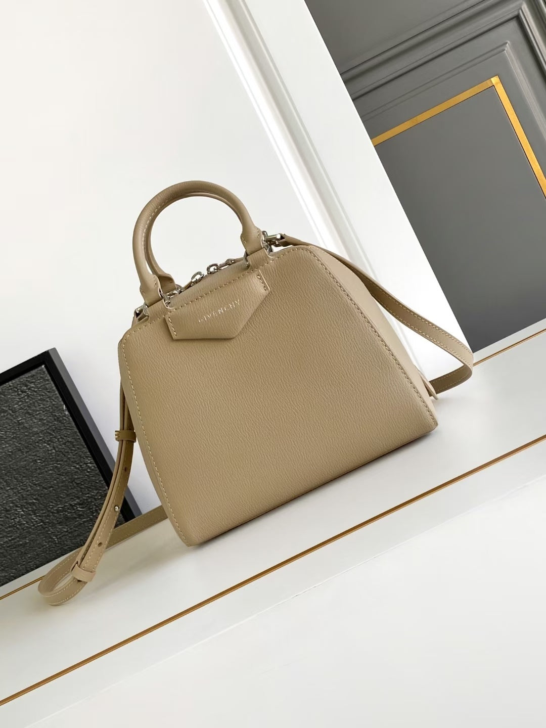 Elegant Givenchy Anyigona Cube Brown Leather Top - Handle Crossbody Bag 1319