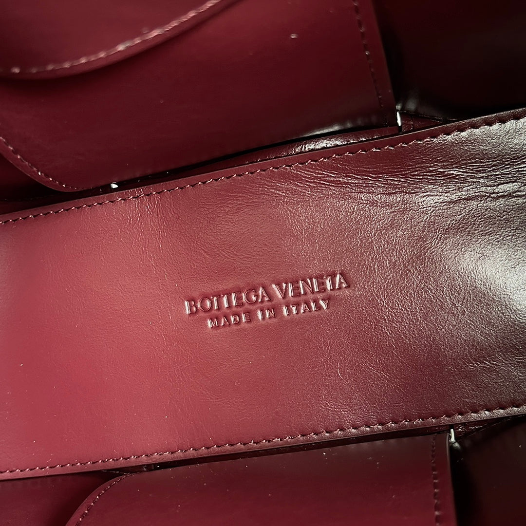 Bottega Veneta Burgundy Ruched Leather Tote Bag With Dual Handles And Adjustable Strap BV729042
