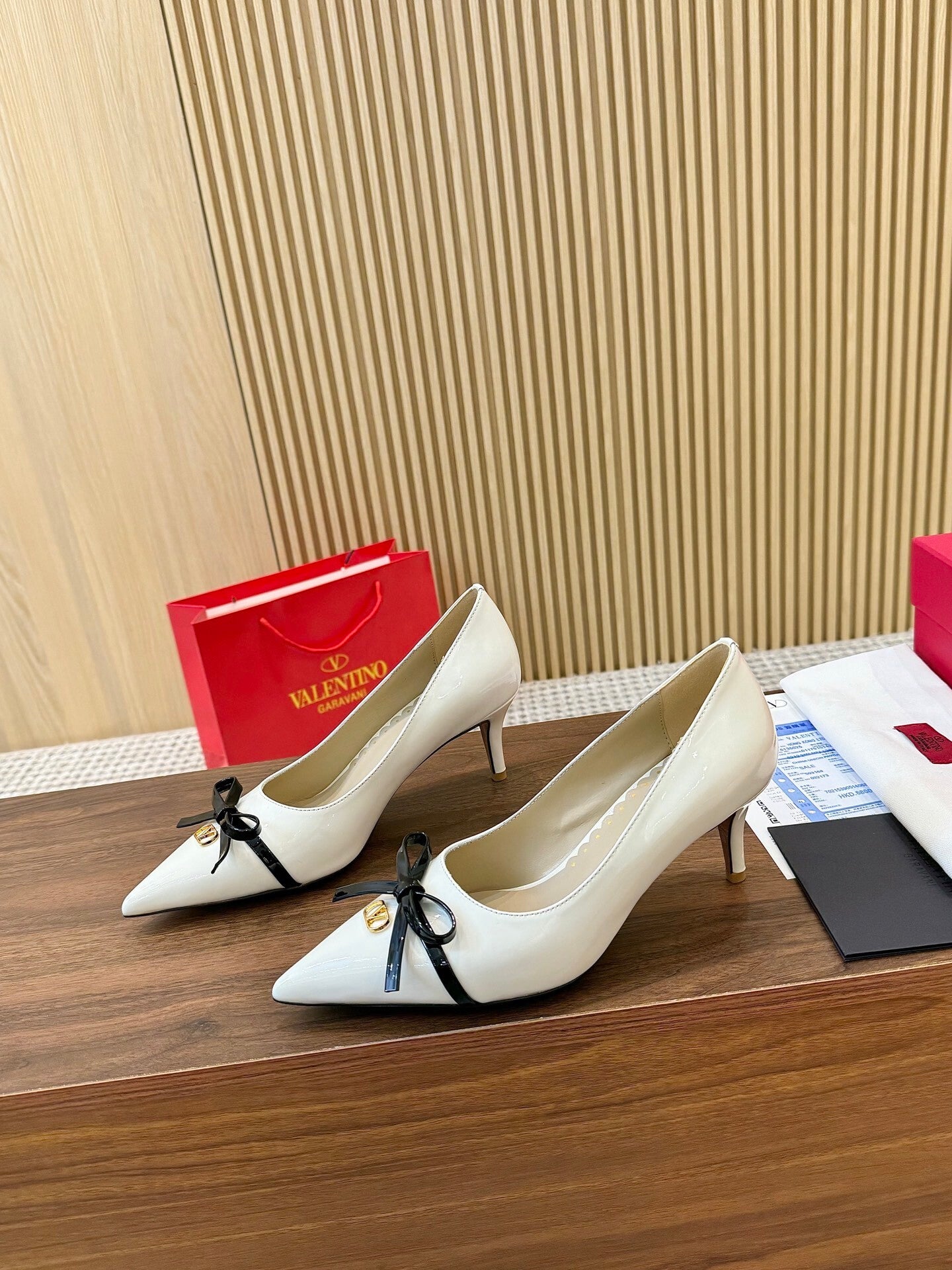 Valentino Women's Pointed Toe Bow High Heels Luxury Patent Leather Pumps