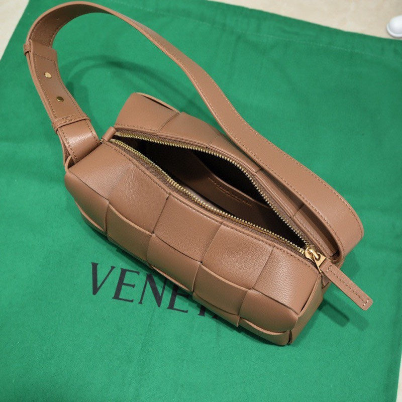 Elegant Bottega Veneta Woven Leather Shoulder Bag For Timeless Fashion Statements Product Code:9305
